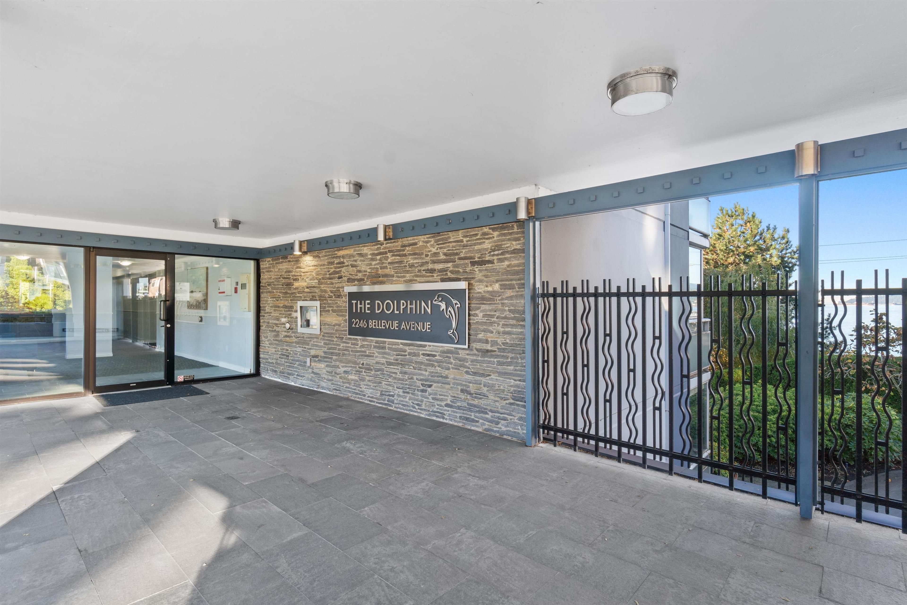 2246 Bellevue Avenue, West Vancouver - Exteriors - Photo 6