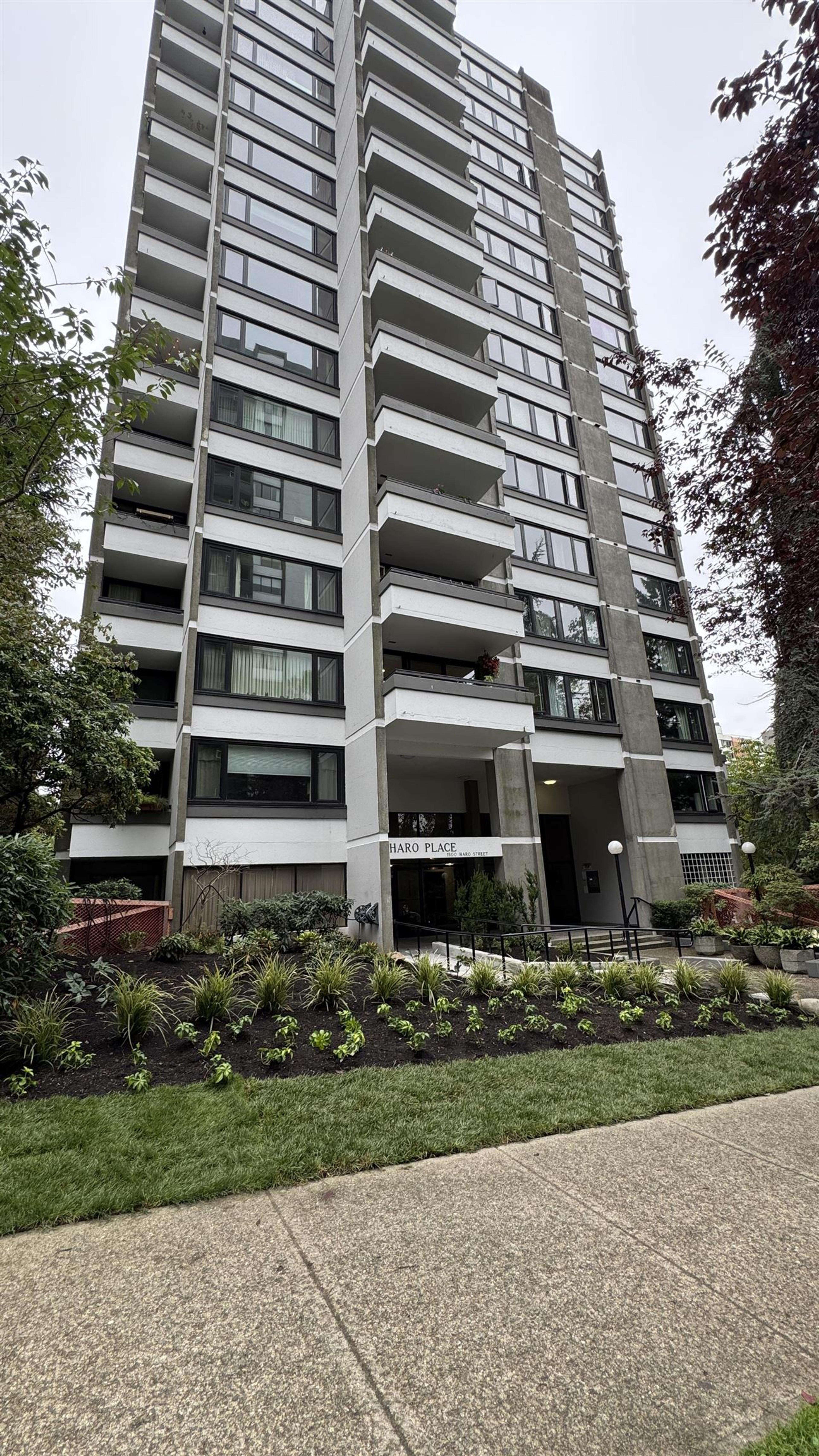 1500 Haro Street, Vancouver - Exteriors - Photo 1