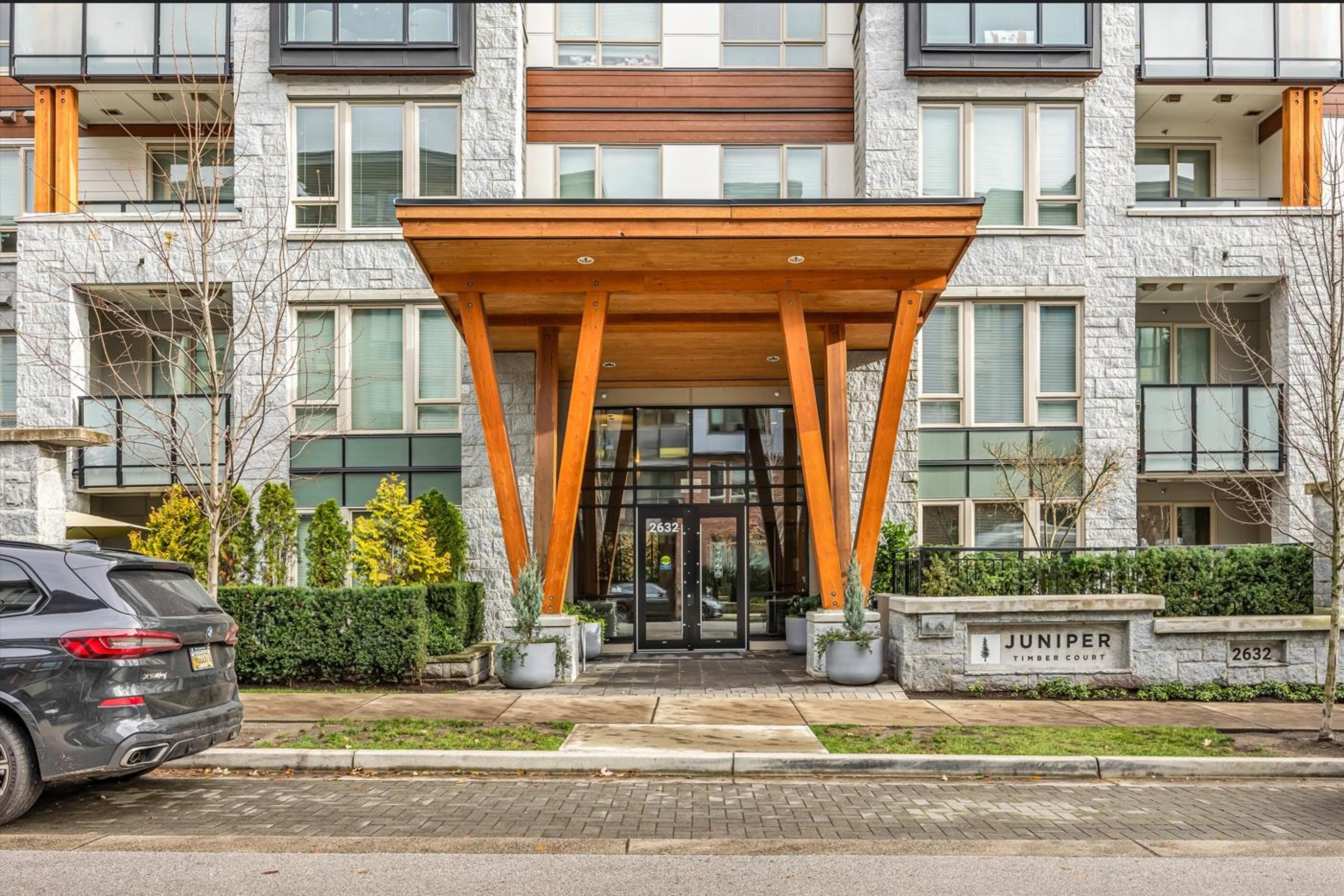 2632 Library Lane, North Vancouver - Exteriors - Photo 2