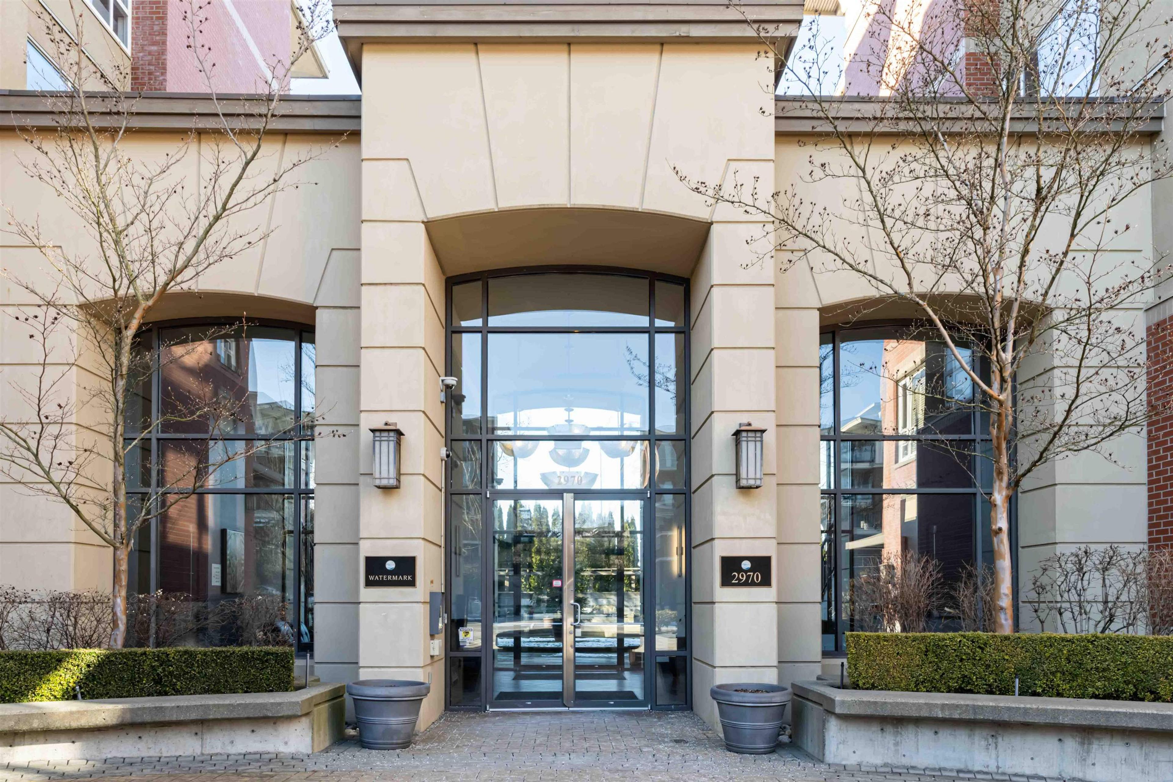 2970 King George Boulevard, Surrey - Exteriors - Photo 2