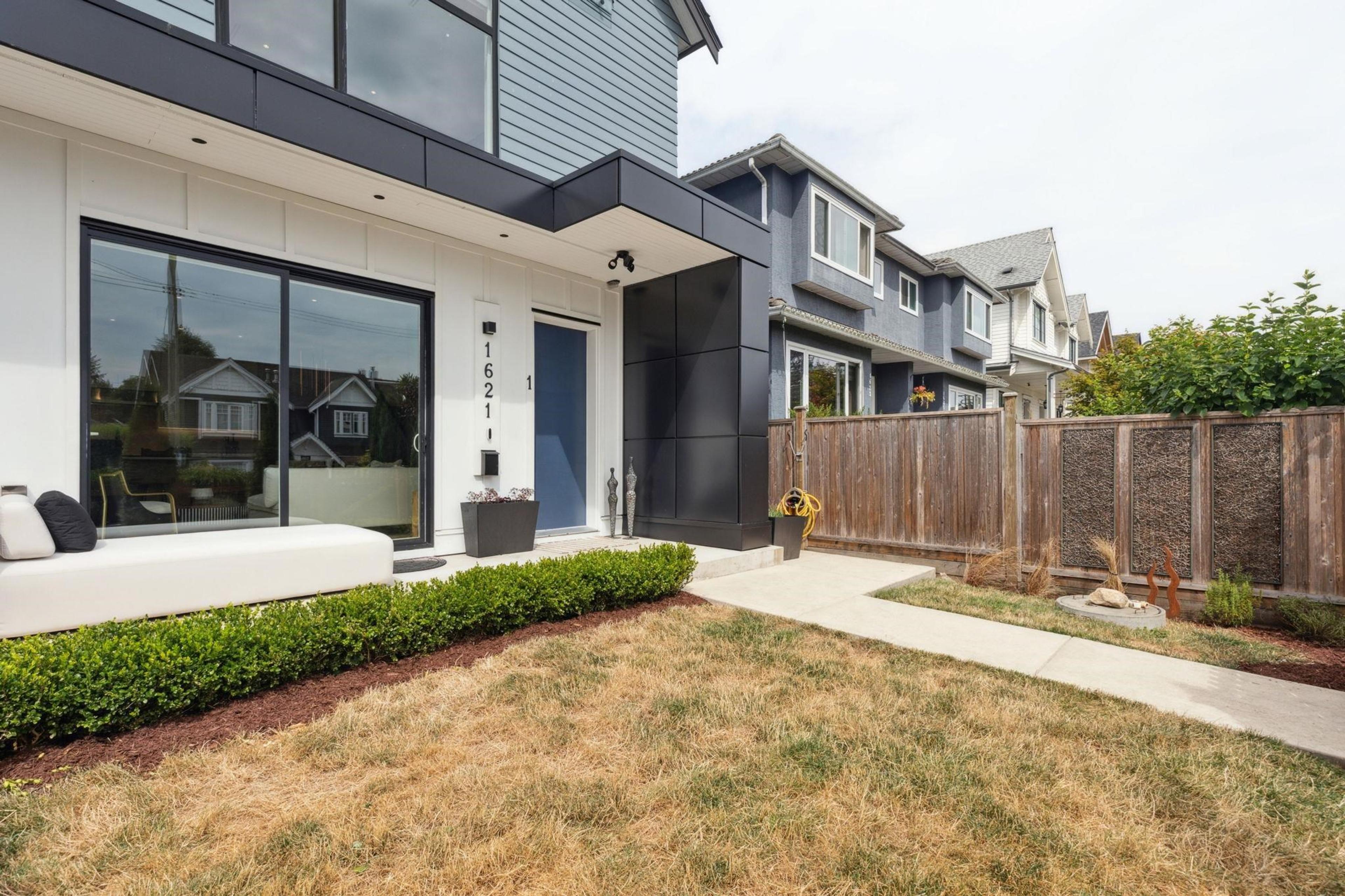 1621 E 11th Avenue, Vancouver - Exteriors - Photo 2