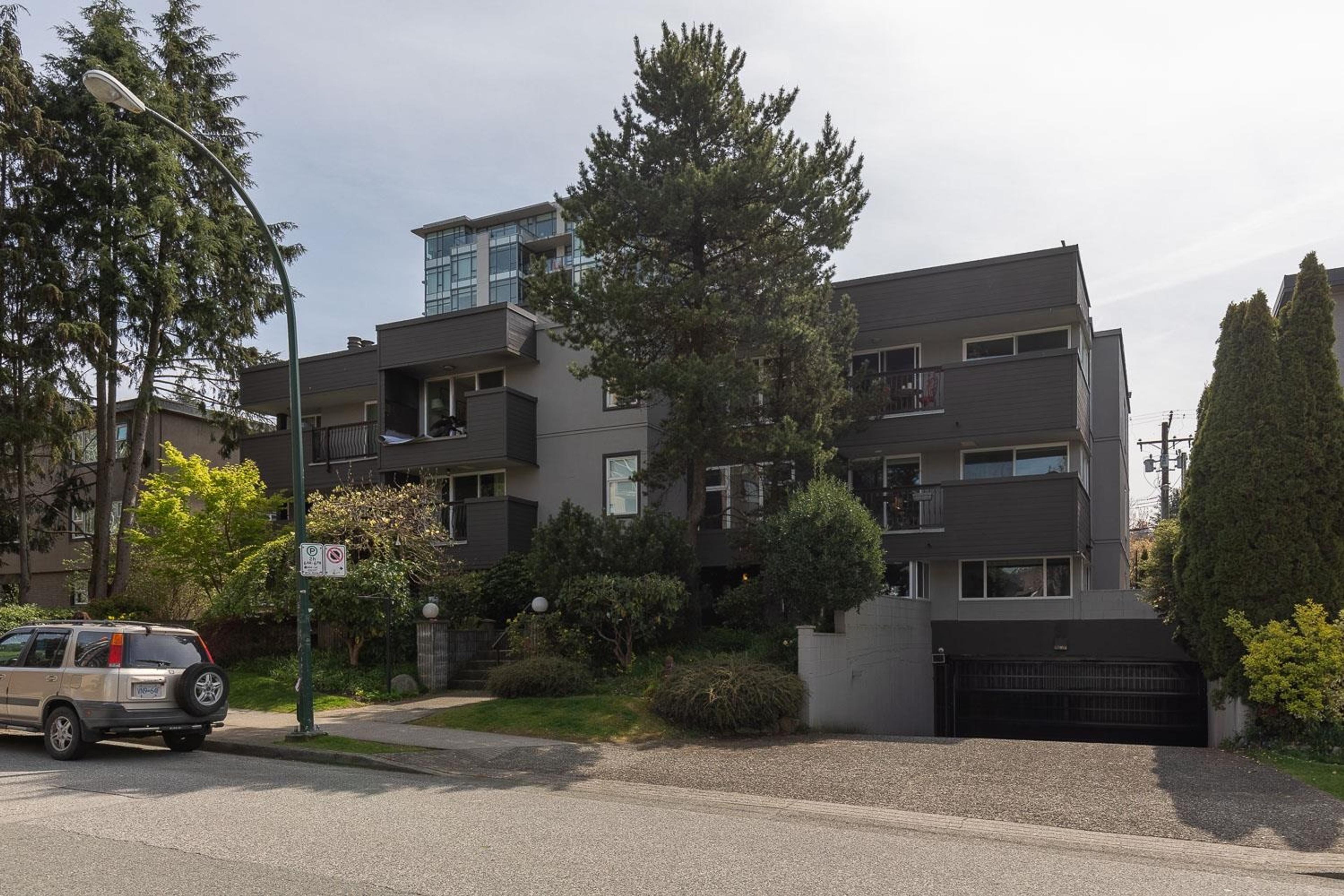 1352 W 10th Avenue, Vancouver - Exteriors - Photo 1