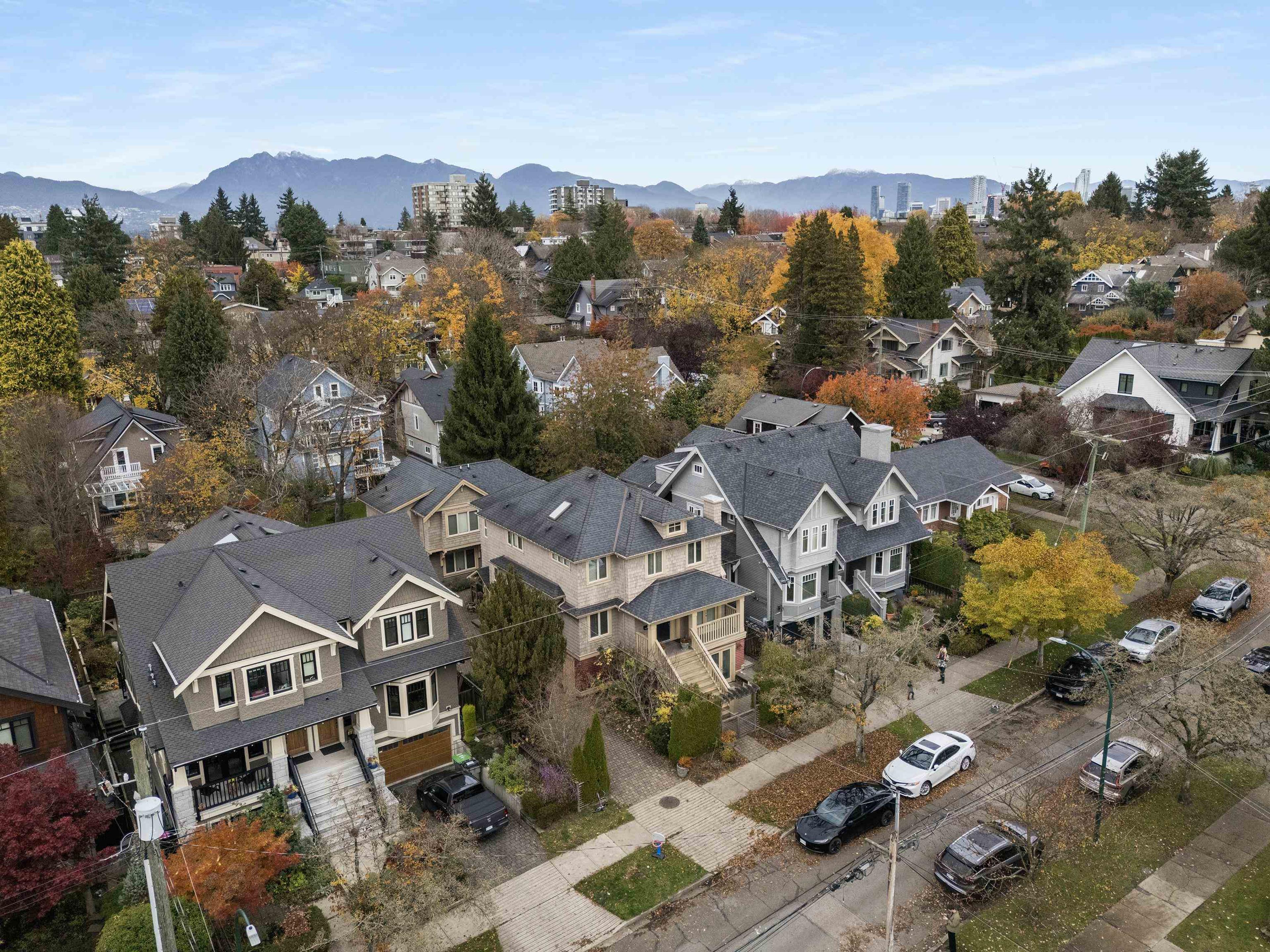 2525 W 7th Avenue, Vancouver - Exteriors - Full Complex View, Drone/Aerial View - Photo 1