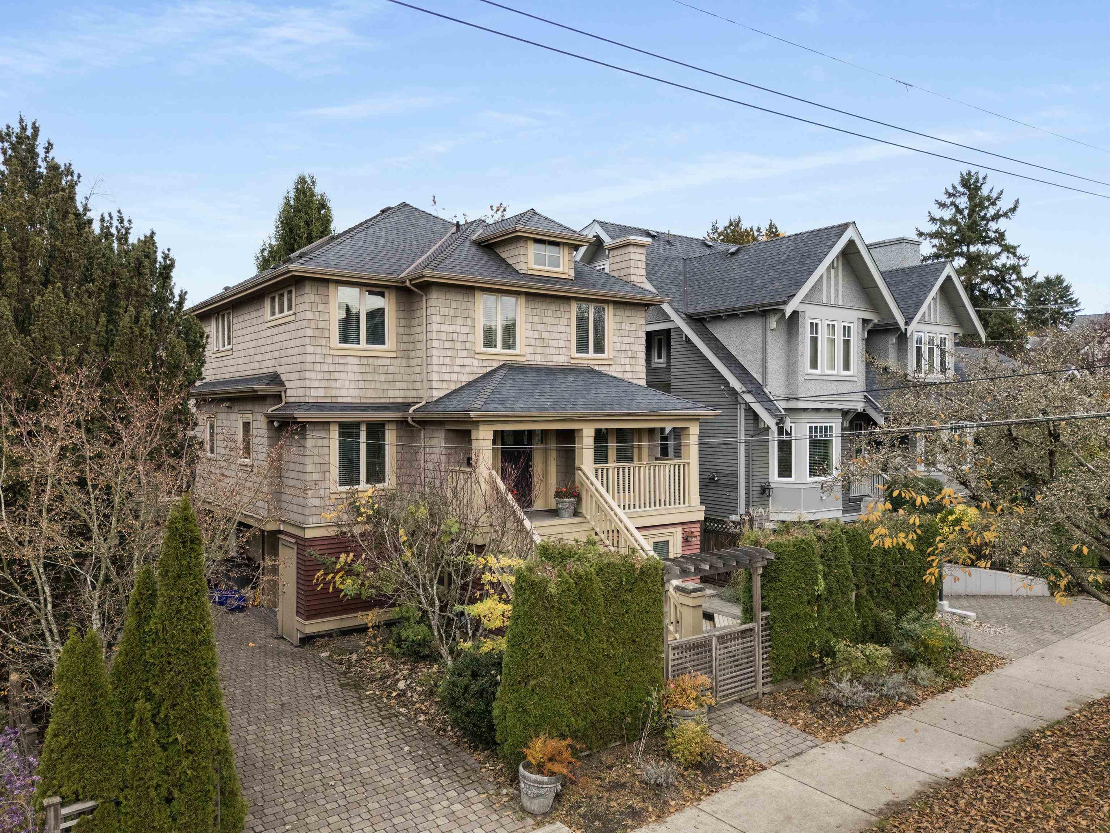 2525 W 7th Avenue, Vancouver - Exteriors - Full Complex View - Photo 2