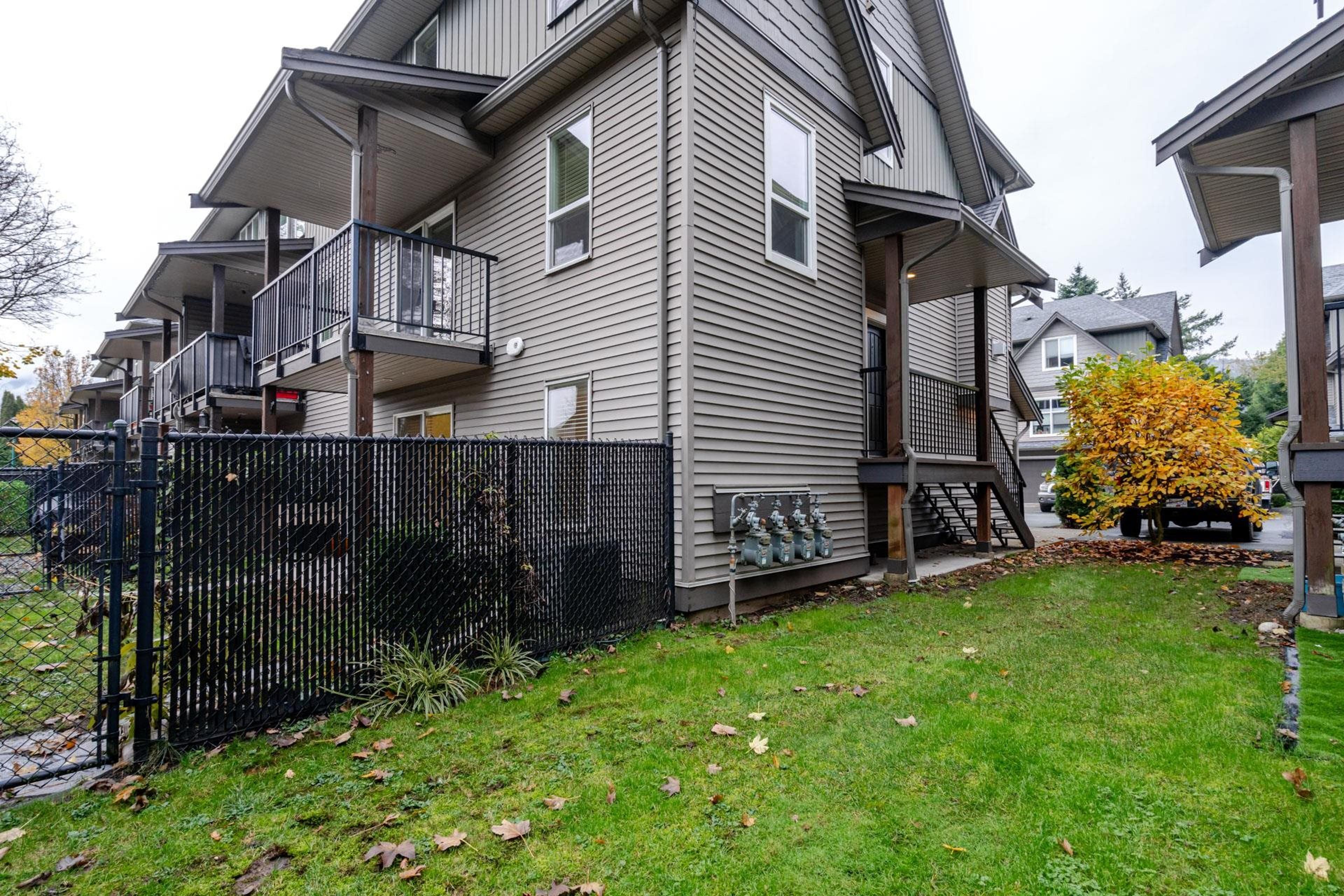 1609 Agassiz-Rosedale No 9 Highway, Agassiz - Exteriors - Full Complex View - Photo 5