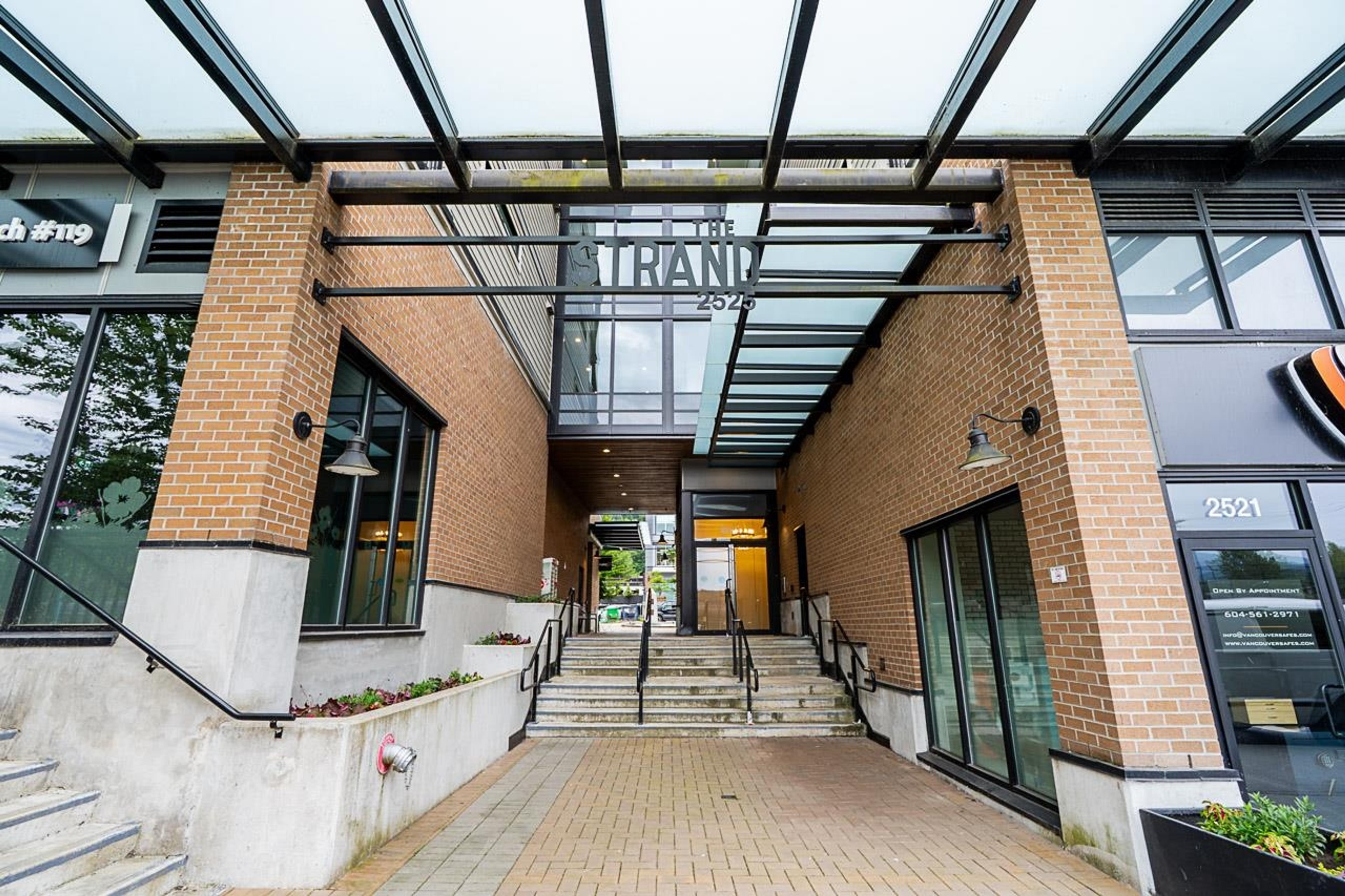 2525 Clarke Street, Port Moody - Exteriors - Photo 2