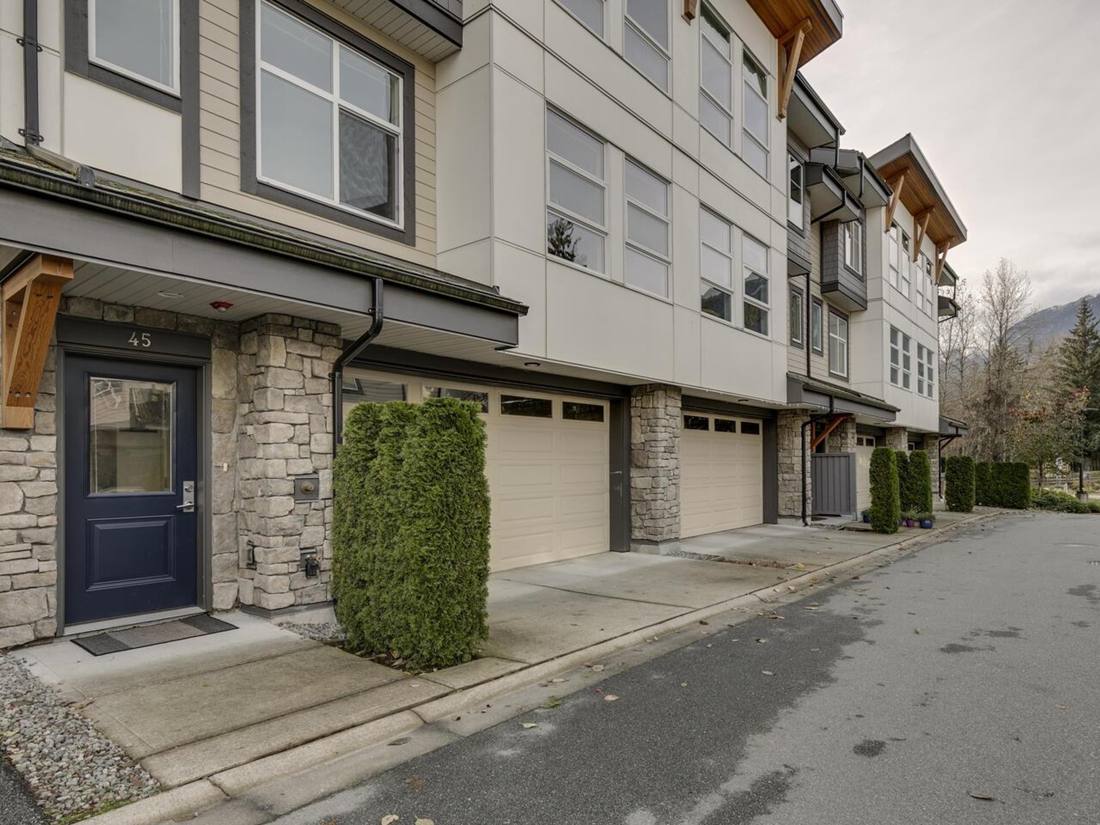 39548 Loggers Lane, Squamish - Exteriors - Full Complex View - Photo 1