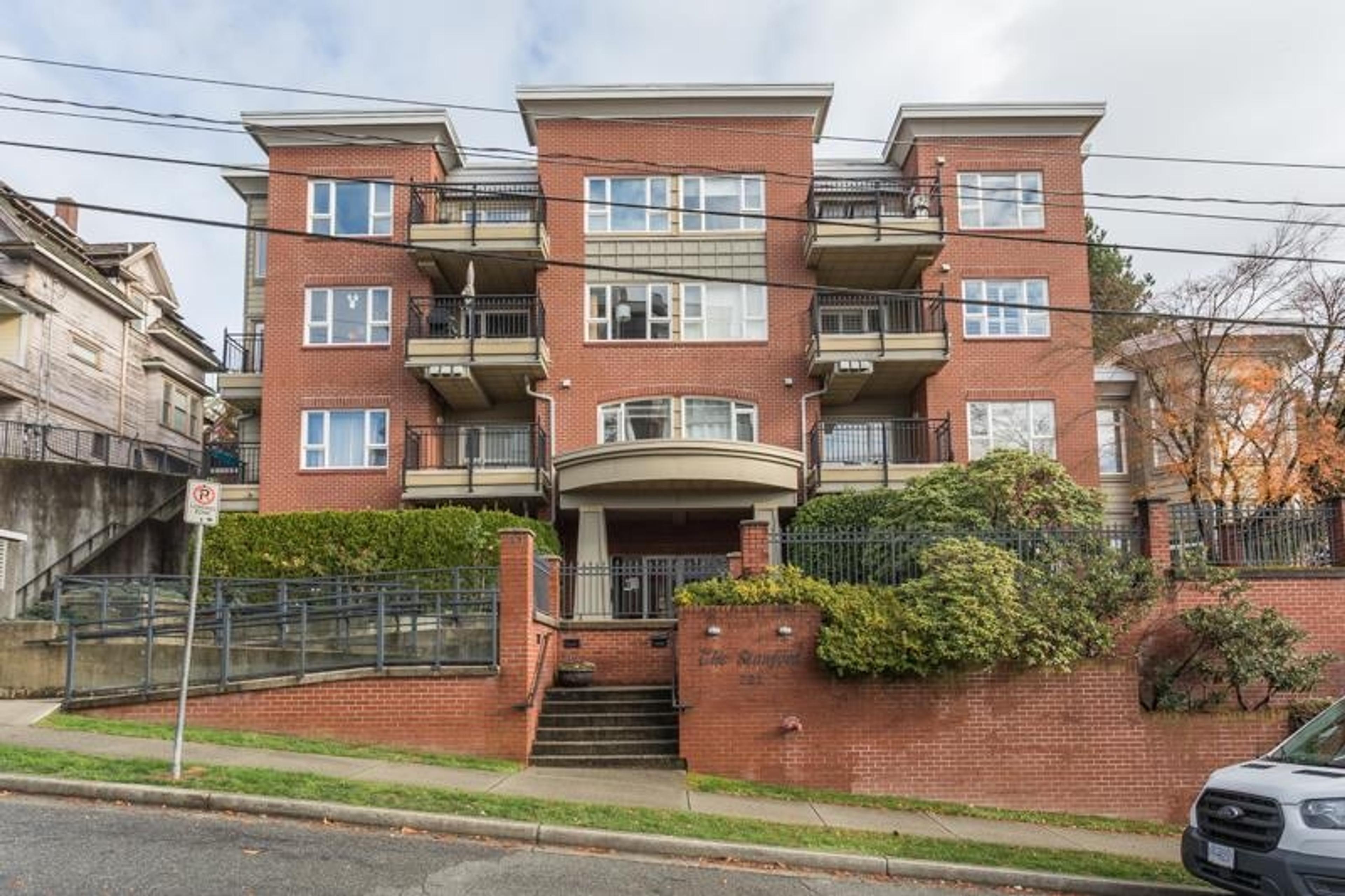 221 Eleventh Street, New Westminster - Exteriors - Photo 1