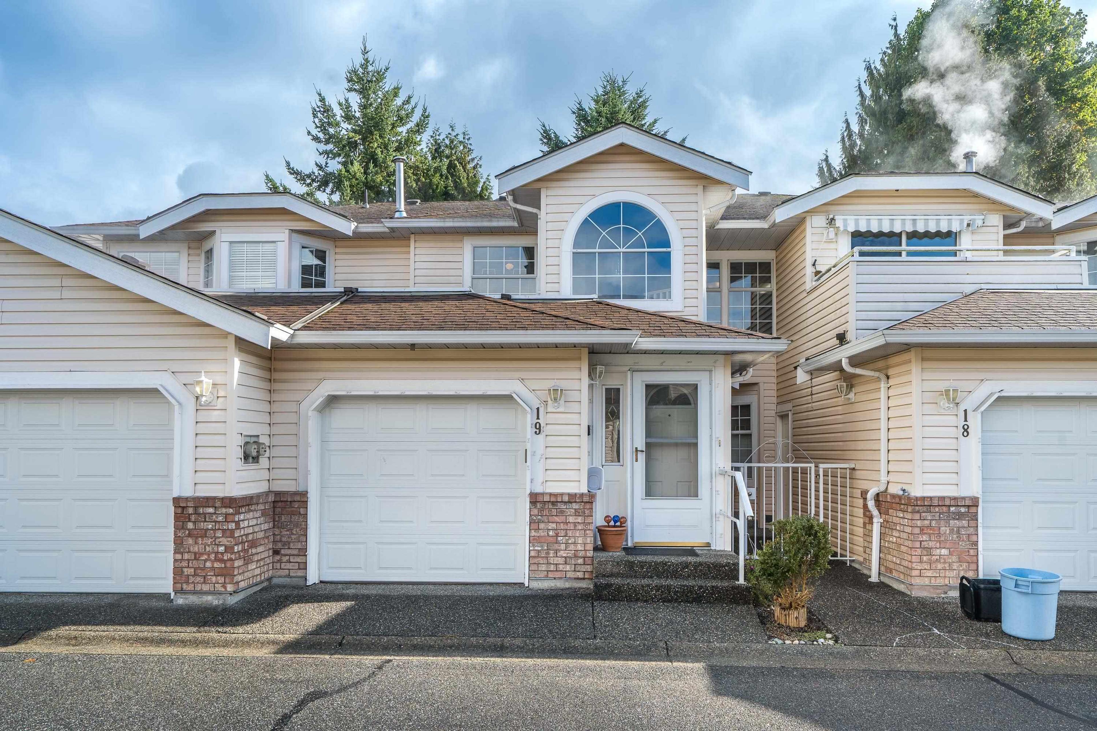 9168 Fleetwood Way, Surrey - Exteriors - Photo 2