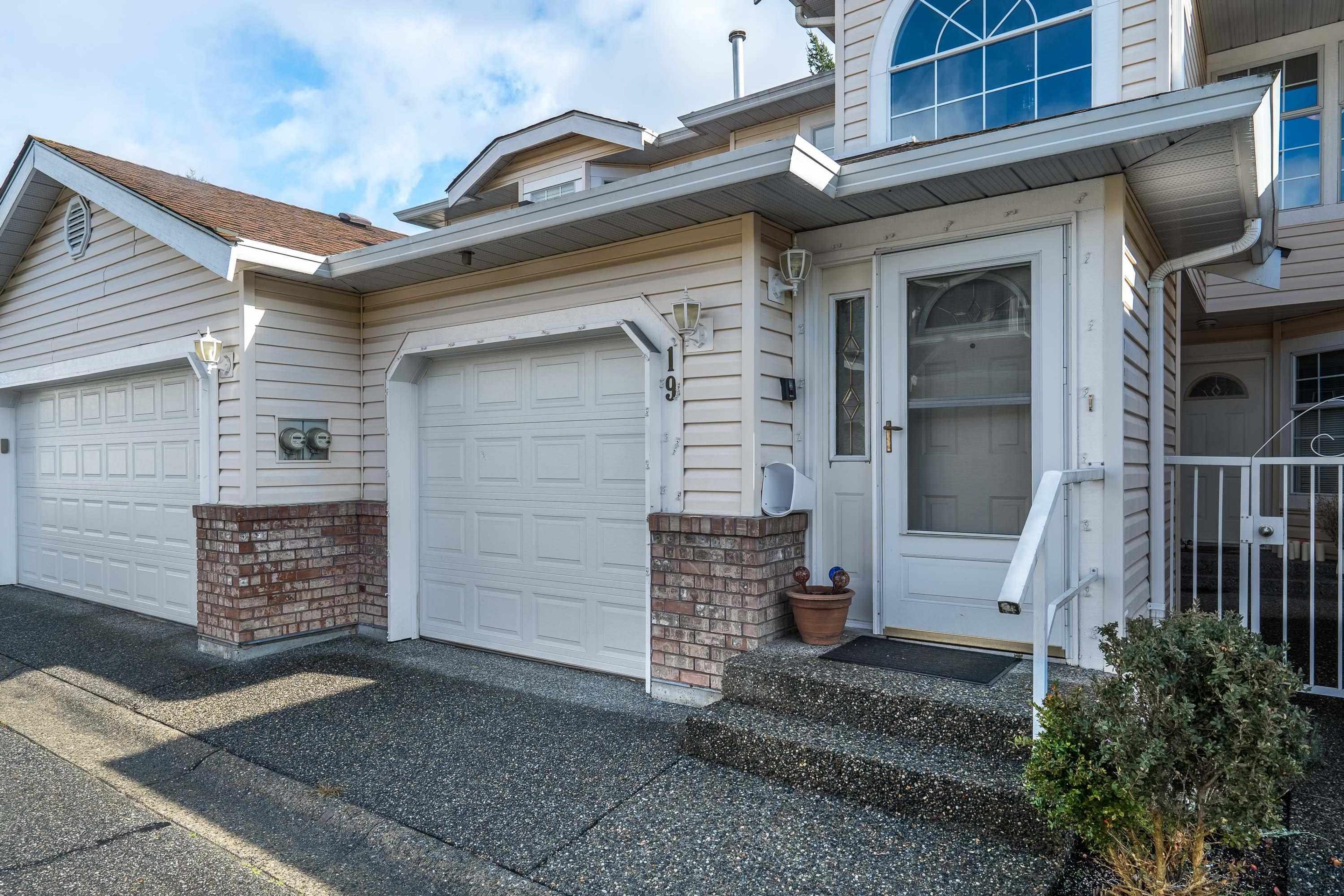 9168 Fleetwood Way, Surrey - Exteriors - Photo 6