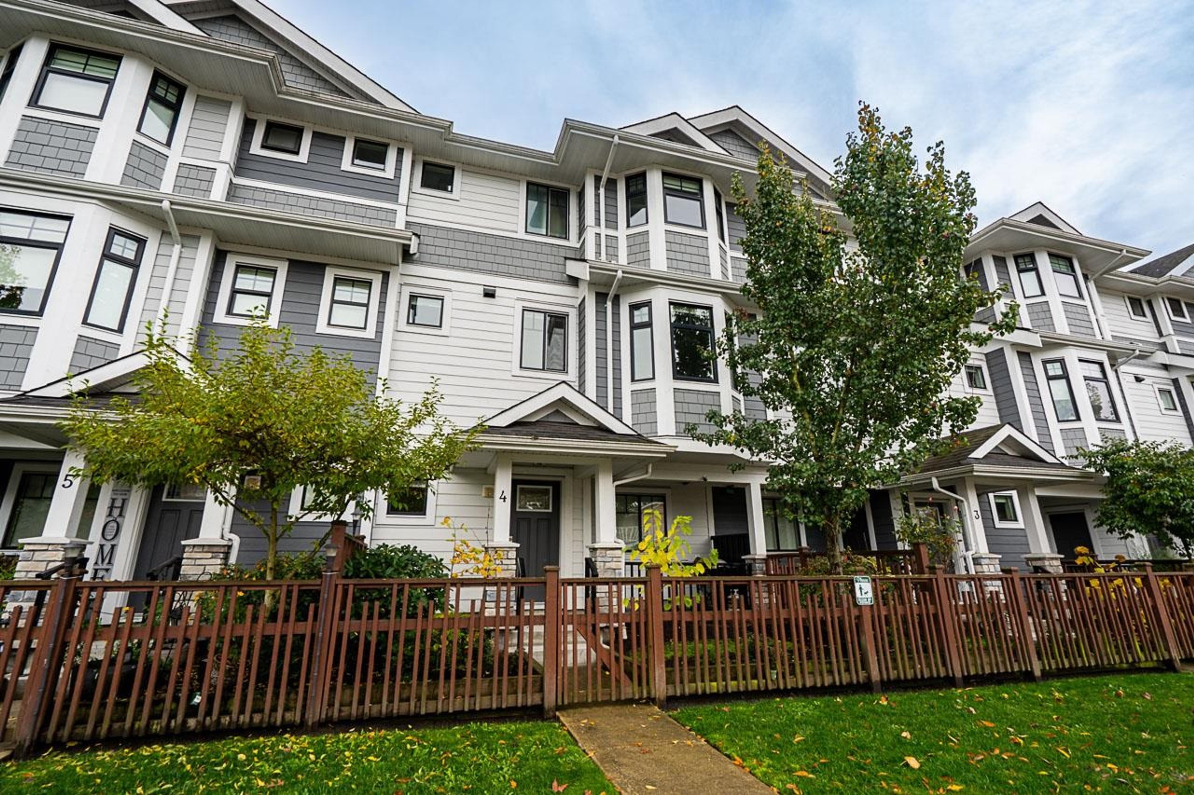 189 Wood Street, New Westminster - Exteriors - Full Complex View - Photo 1