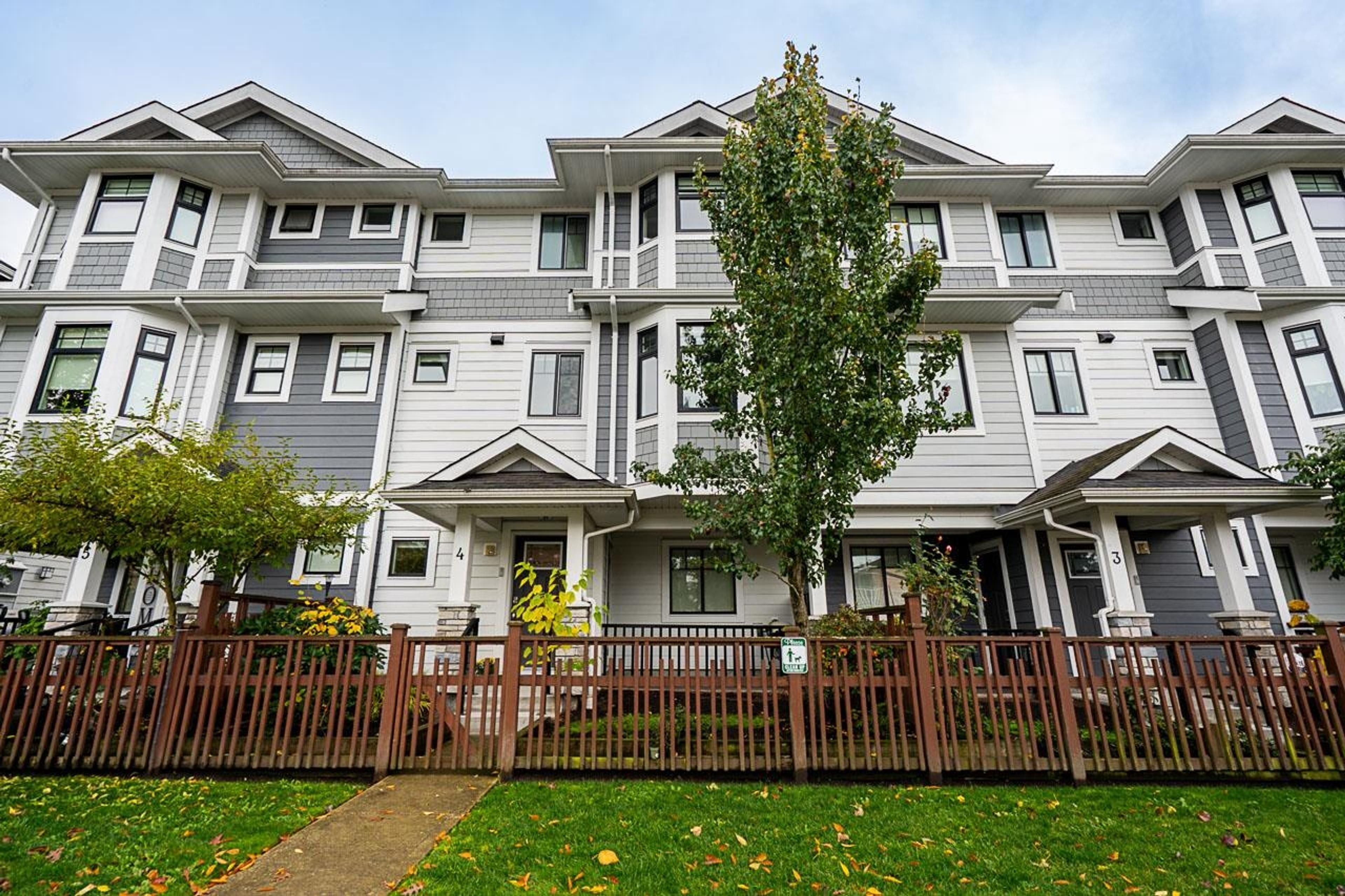 189 Wood Street, New Westminster - Exteriors - Full Complex View - Photo 4