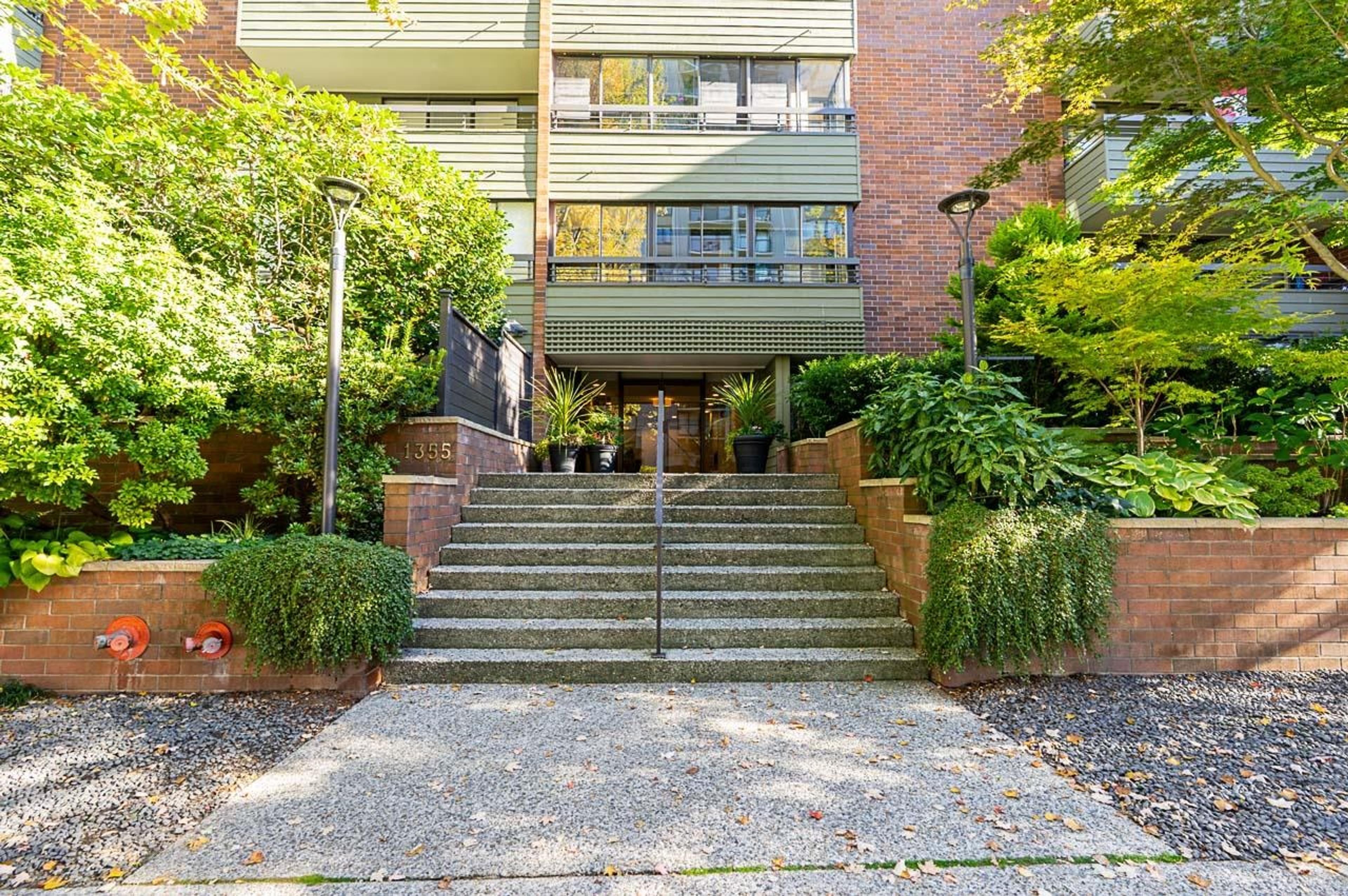 1355 Harwood Street, Vancouver - Exteriors - Photo 2