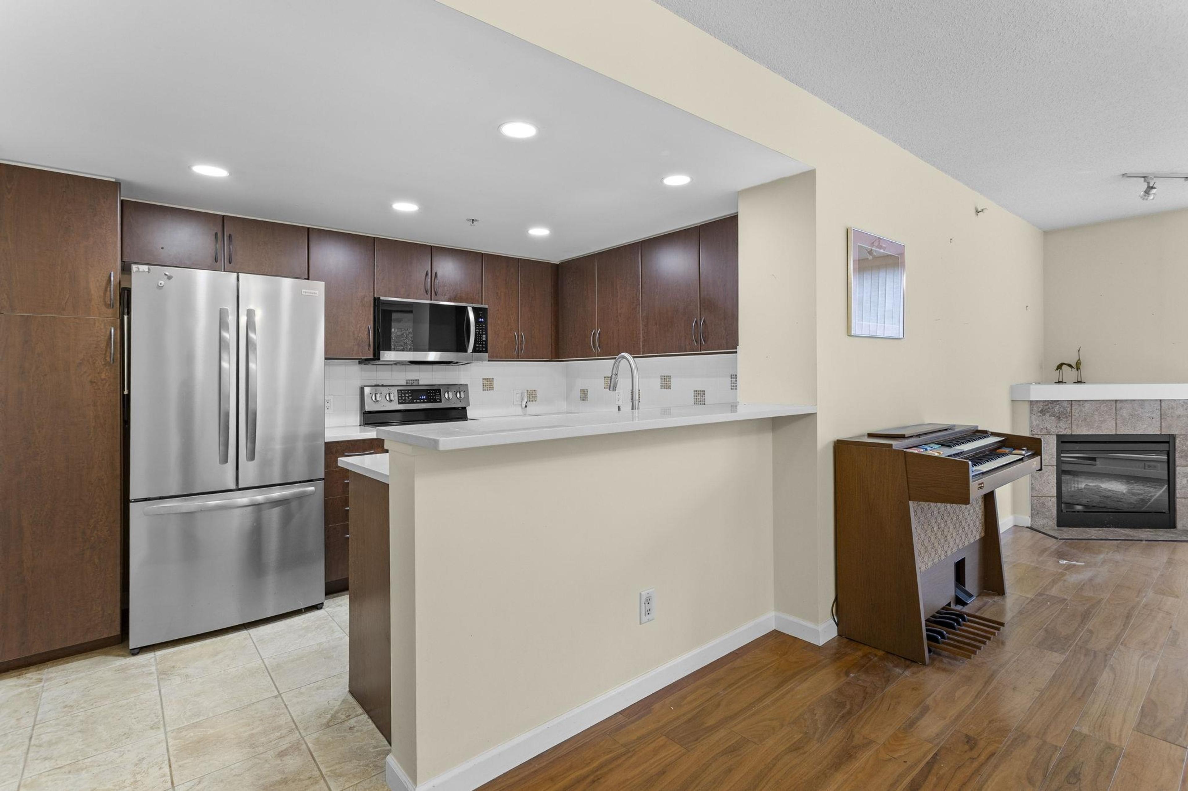 #602 290 NEWPORT DRIVE - 10