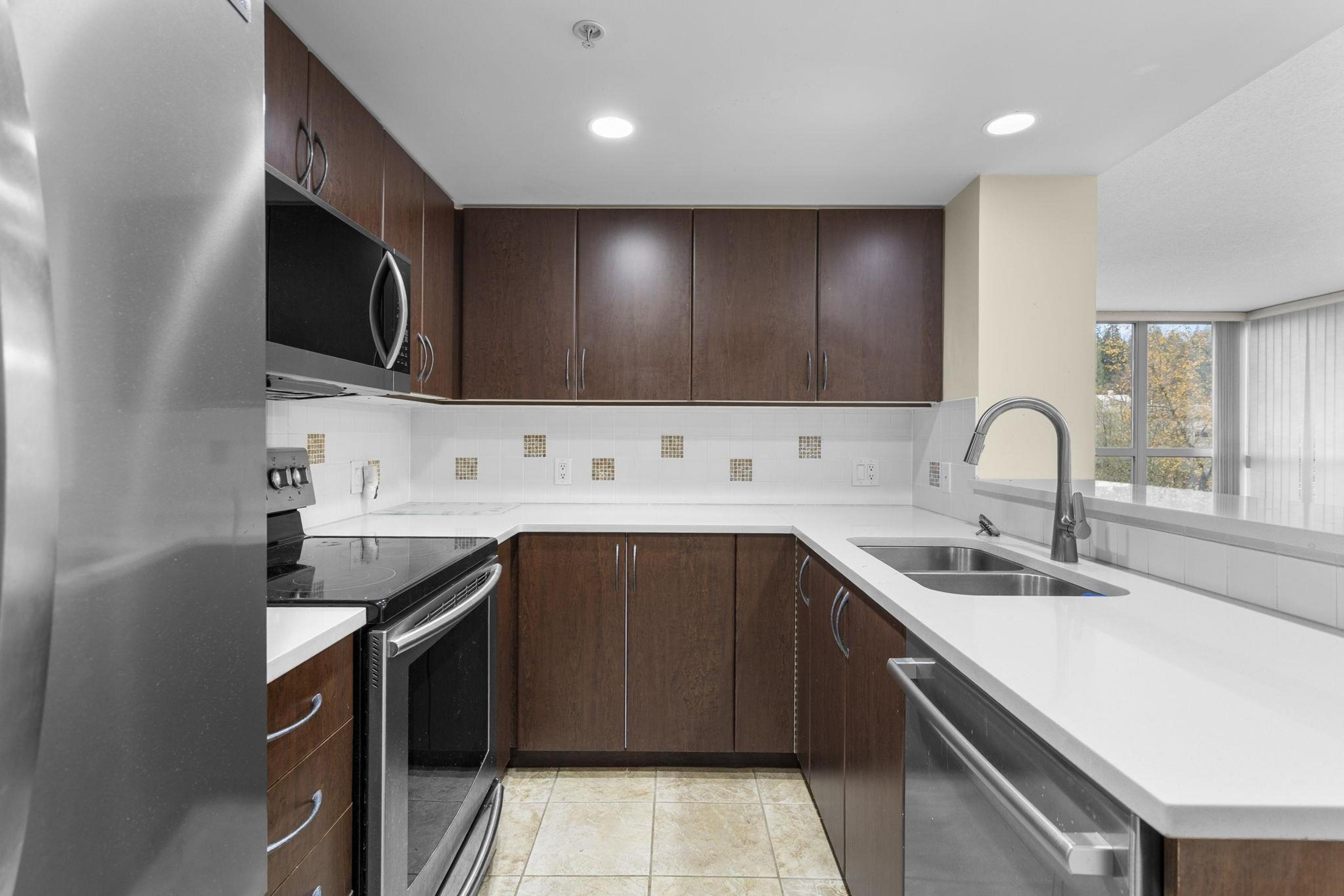 #602 290 NEWPORT DRIVE - 11