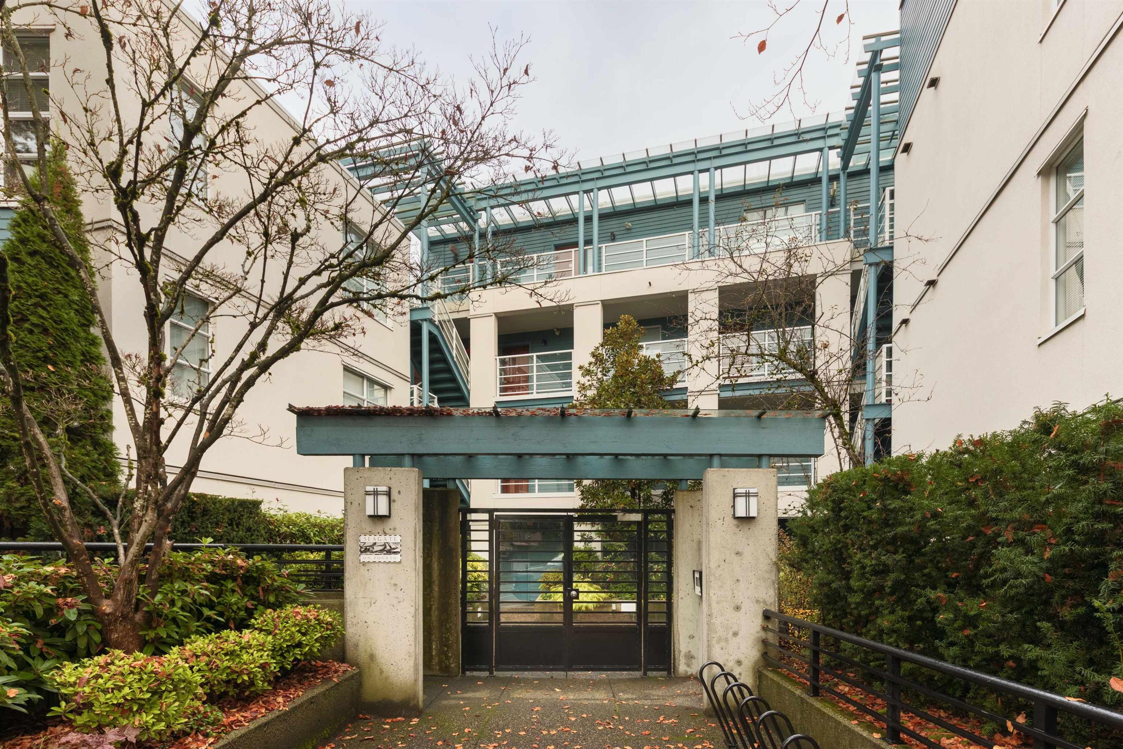 2555 W 4th Avenue, Vancouver - Exteriors - Photo 3