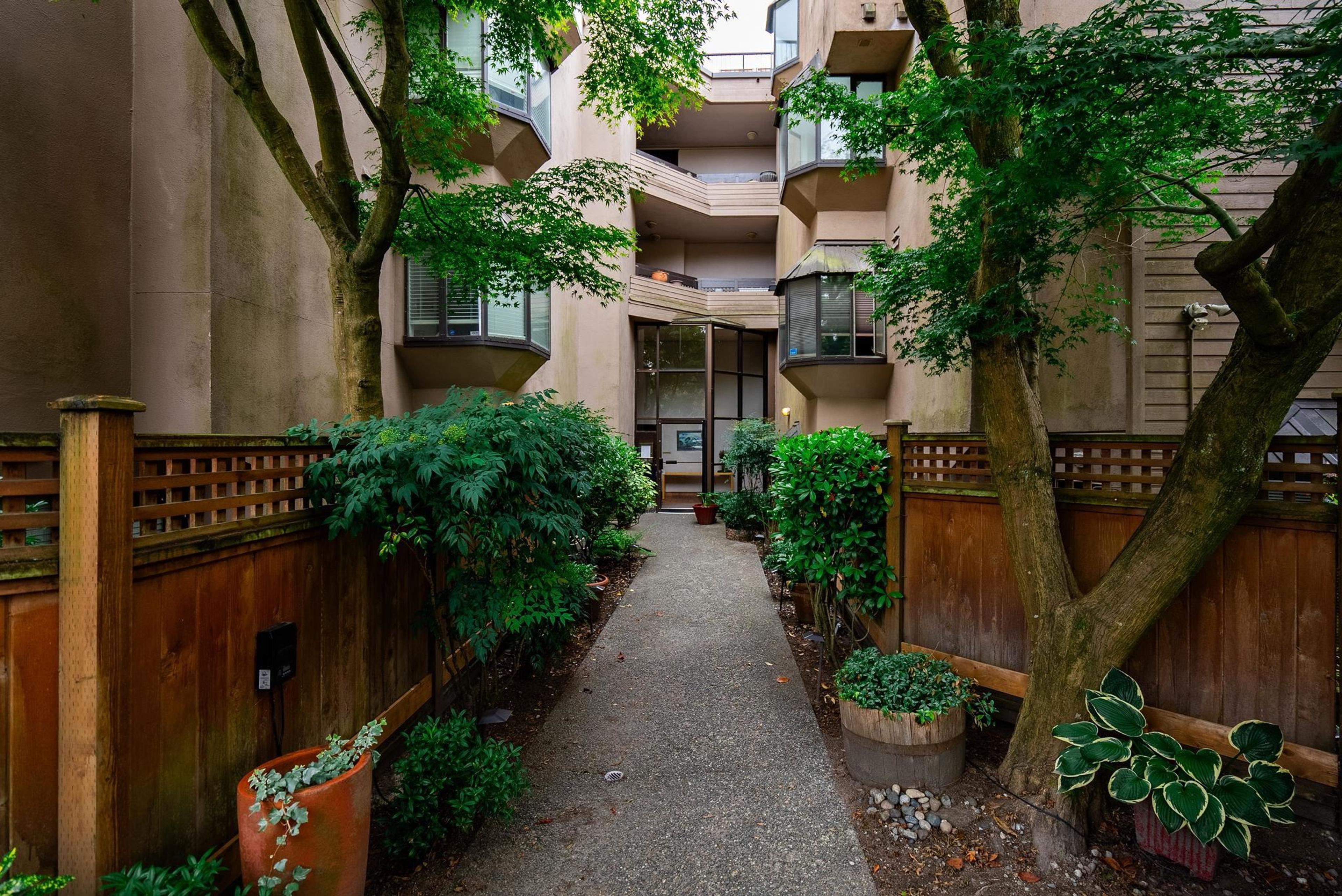 1922 W 7th Avenue, Vancouver - Exteriors - Photo 3