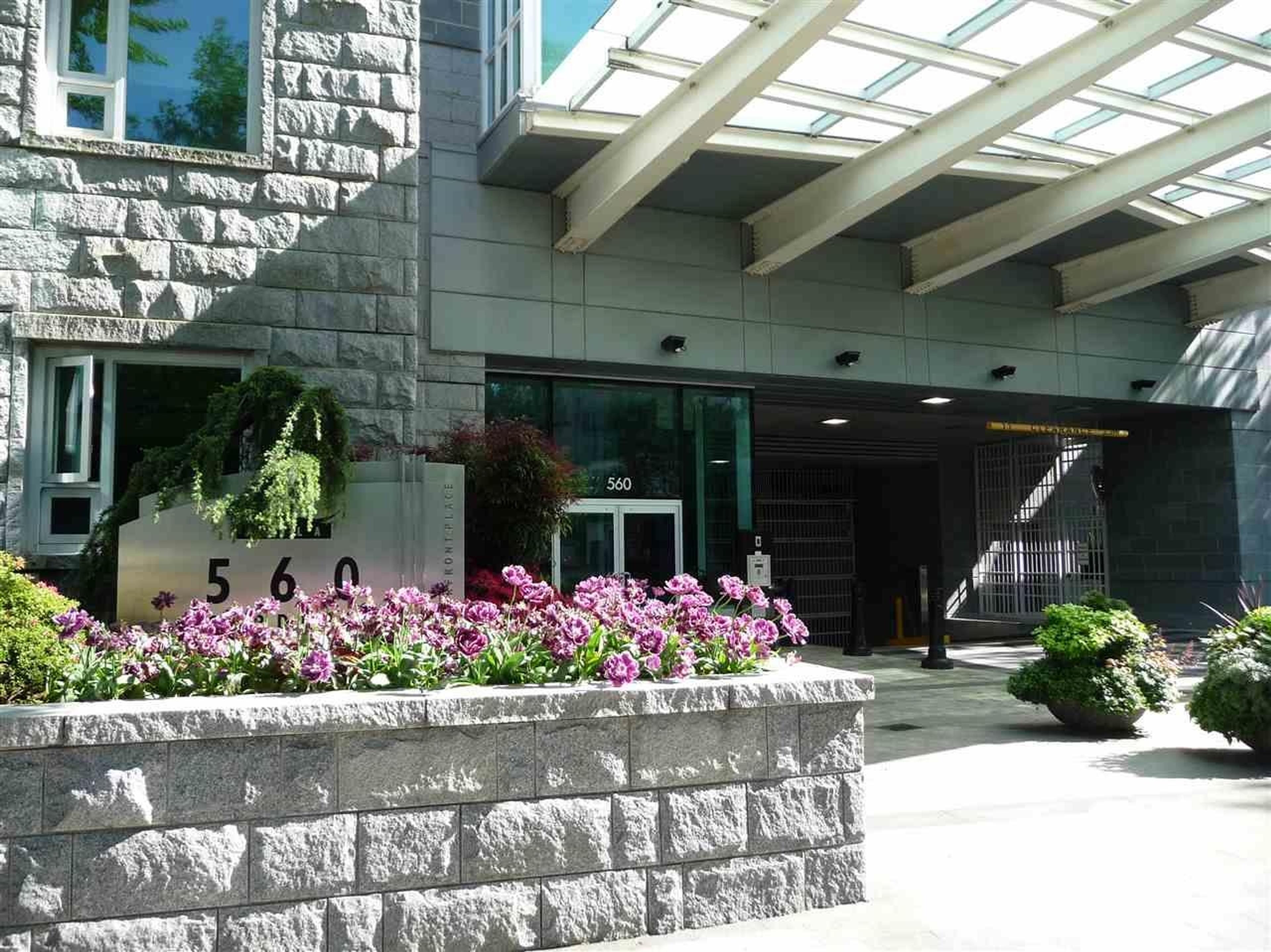 560 Cardero Street, Vancouver - Exteriors - Photo 2