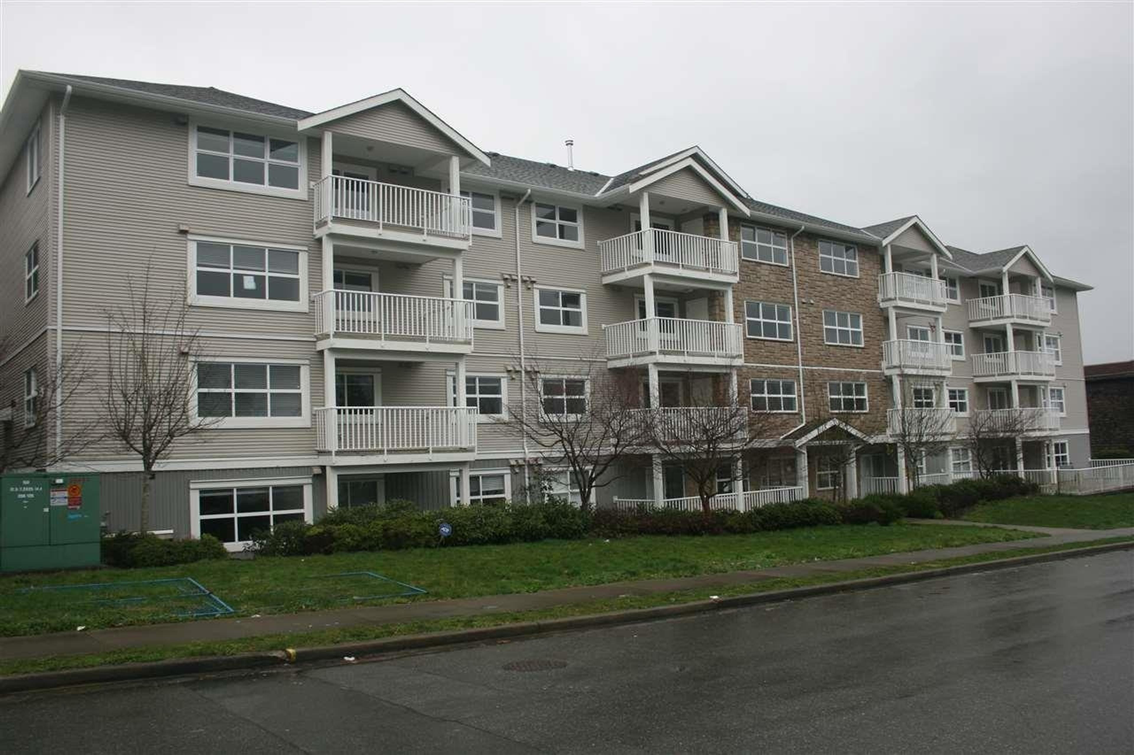 13550 Hilton Road, Surrey - Exteriors - Full Complex View - Photo 1