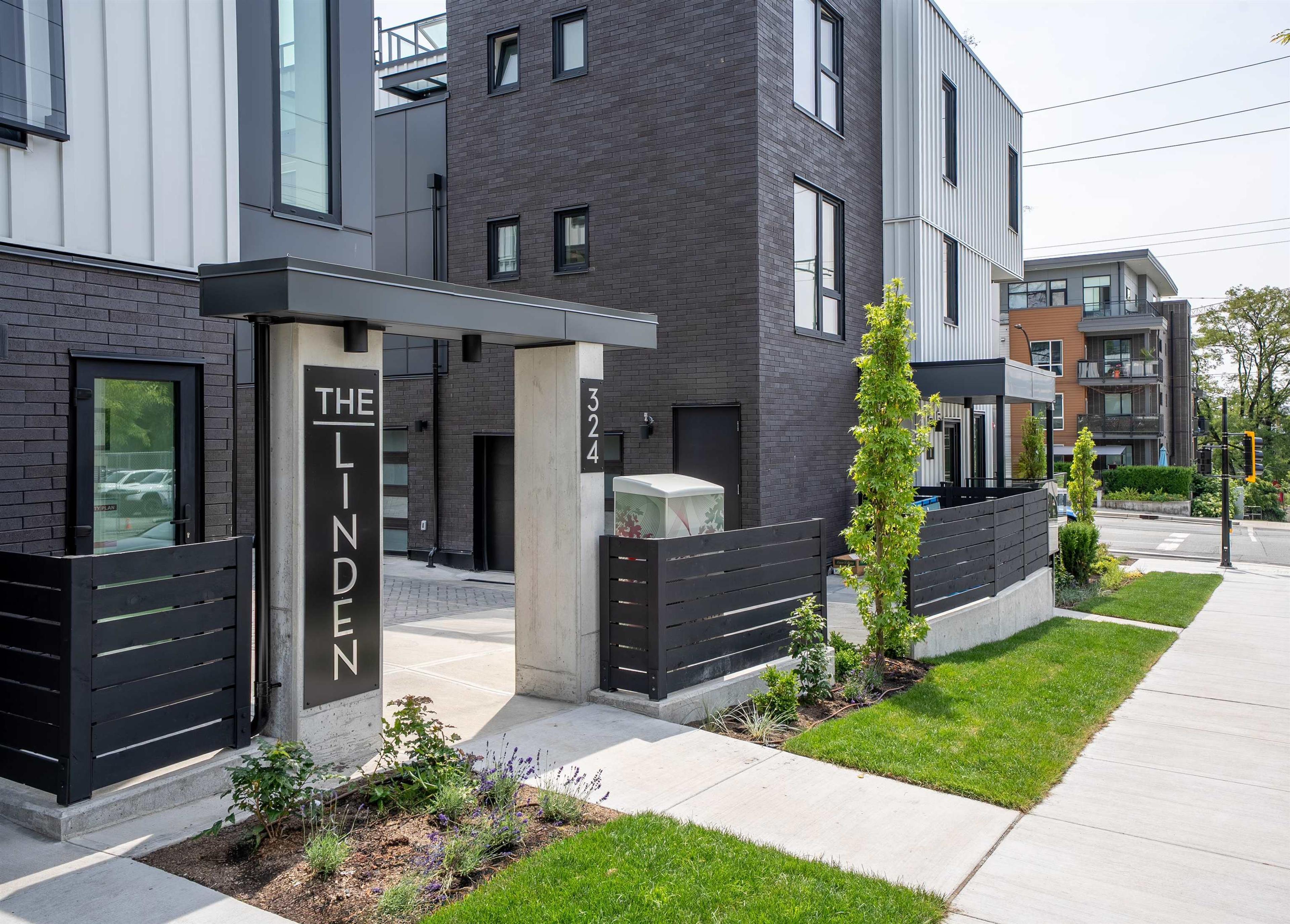 610 E 3rd Street, North Vancouver - Exteriors - Photo 5