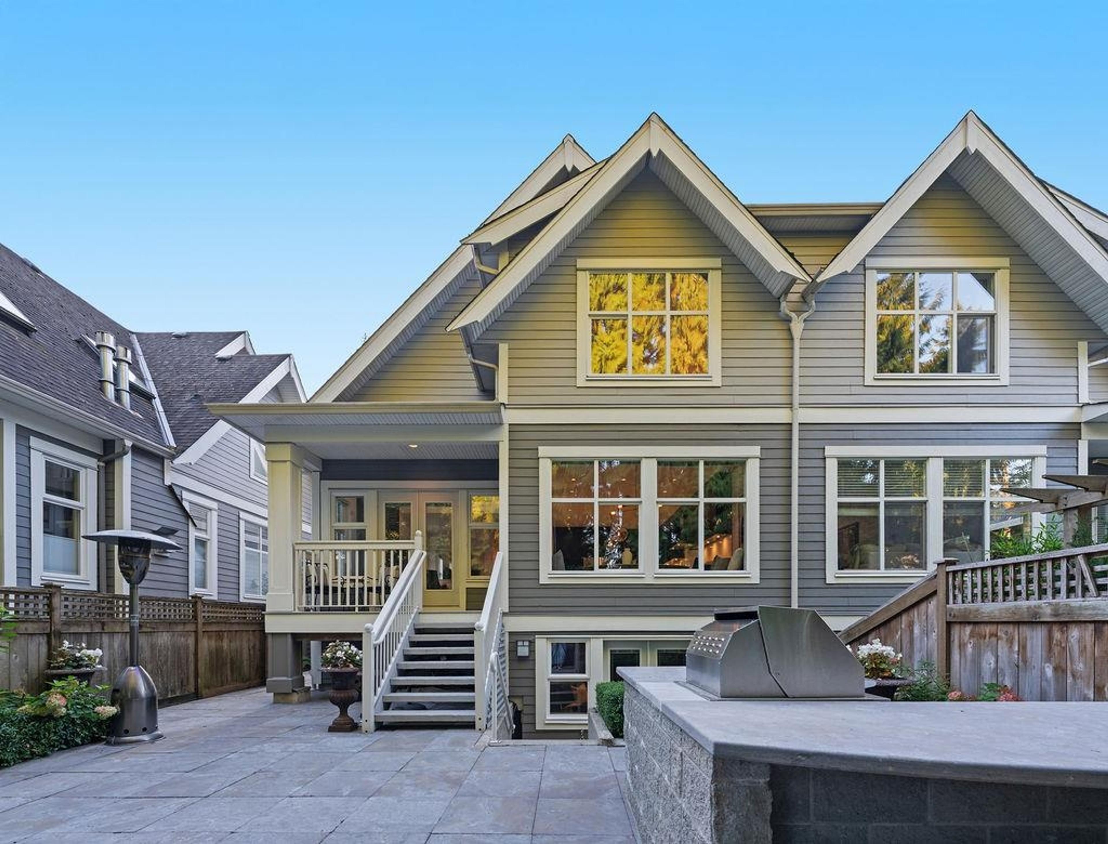 3761 Edgemont Boulevard, North Vancouver - Exteriors - Photo 3