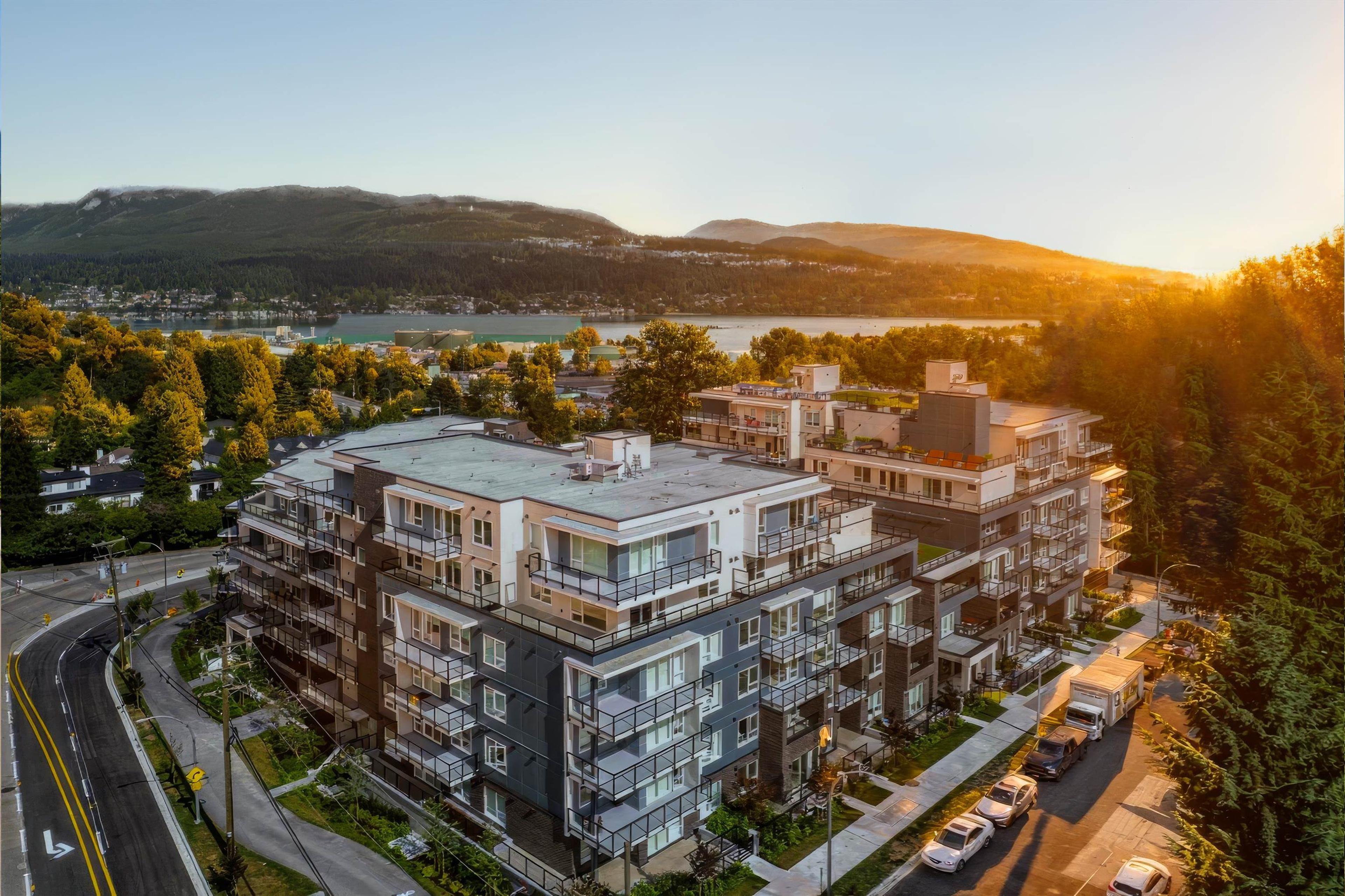 #406 2002 ST. GEORGE STREET - 17