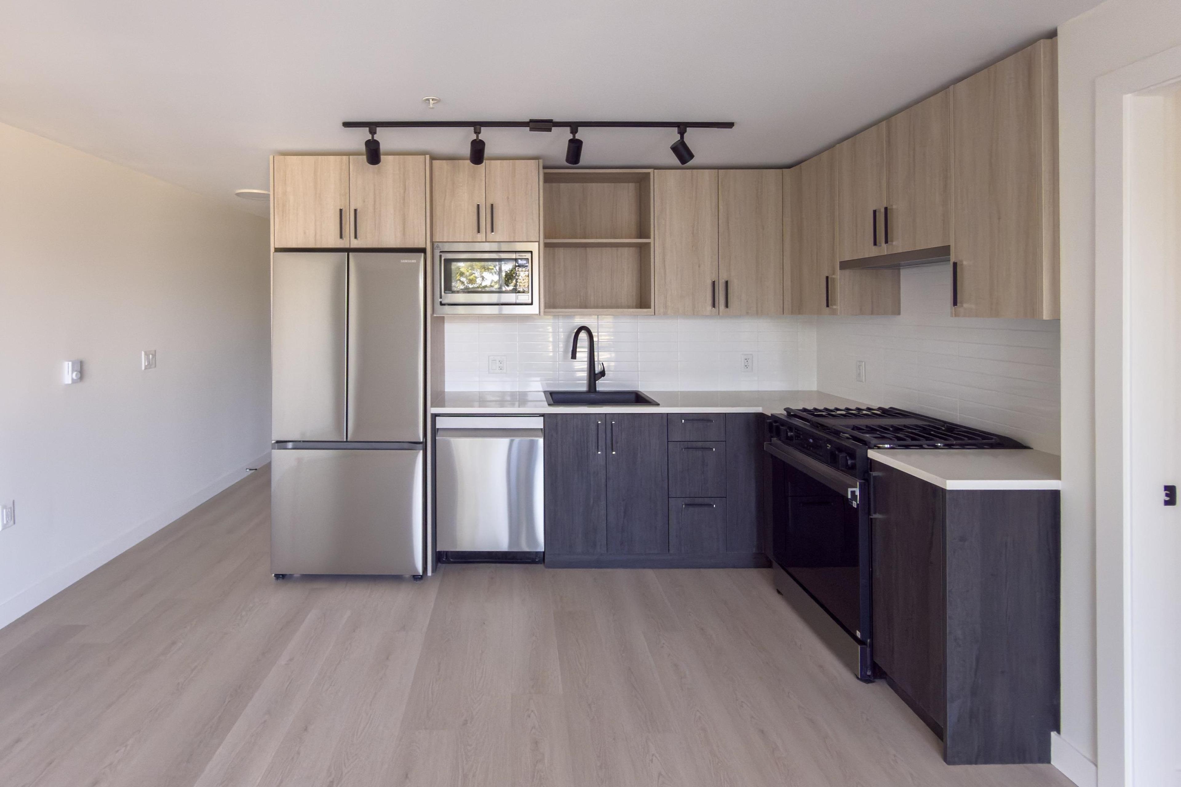 #406 2002 ST. GEORGE STREET - 10