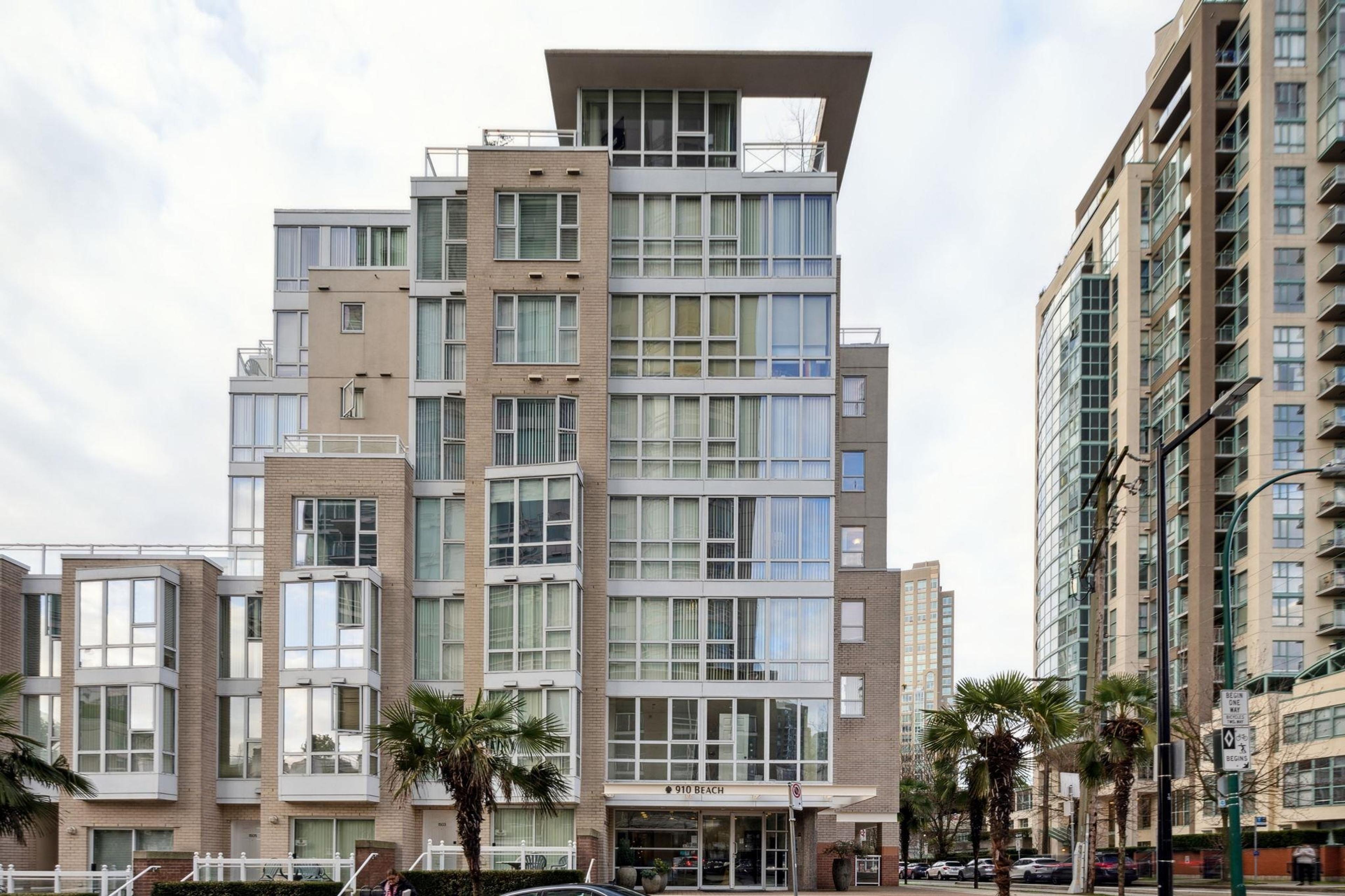910 Beach Avenue, Vancouver - Exteriors - Full Complex View - Photo 2
