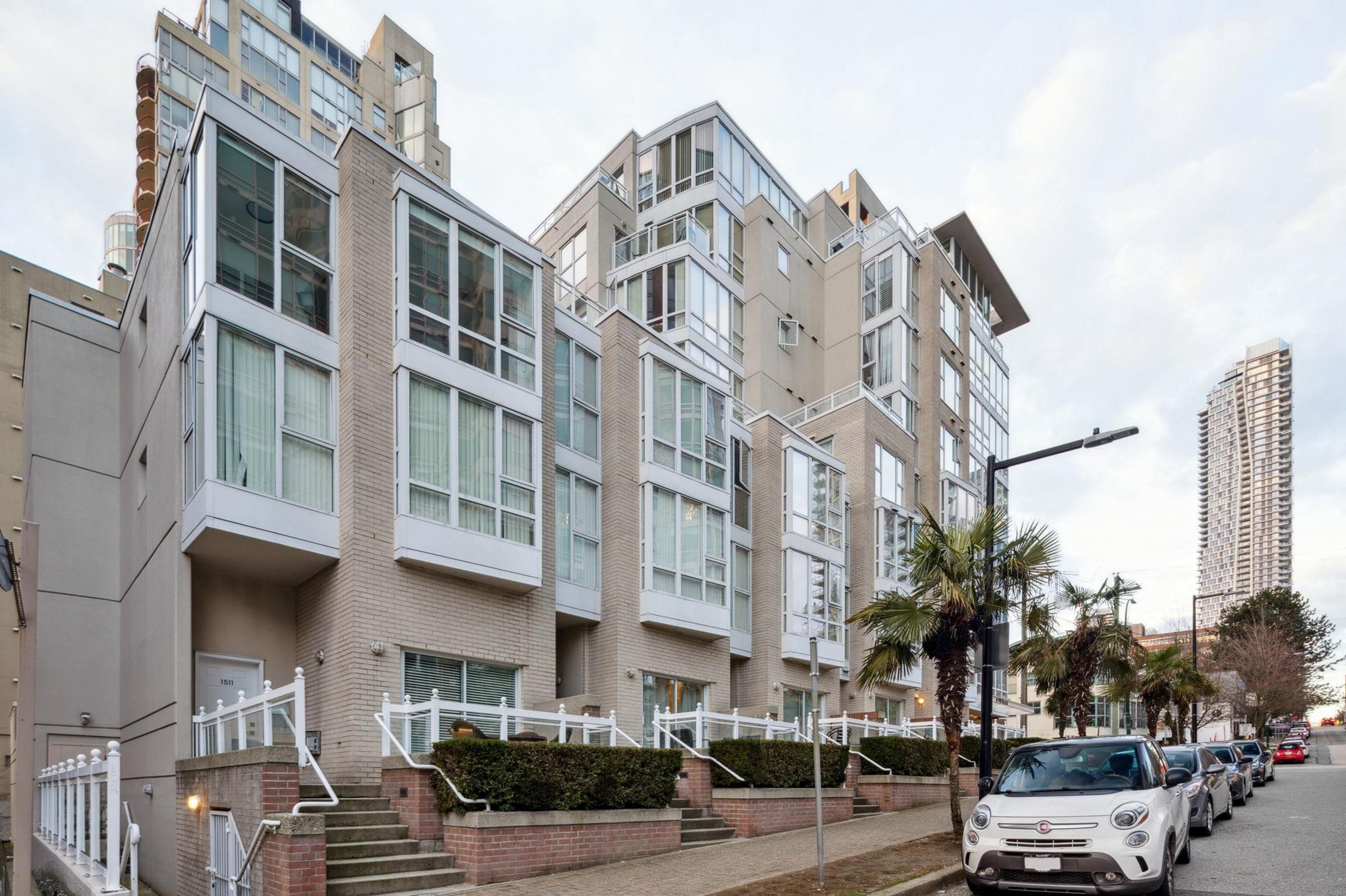 910 Beach Avenue, Vancouver - Exteriors - Full Complex View - Photo 5