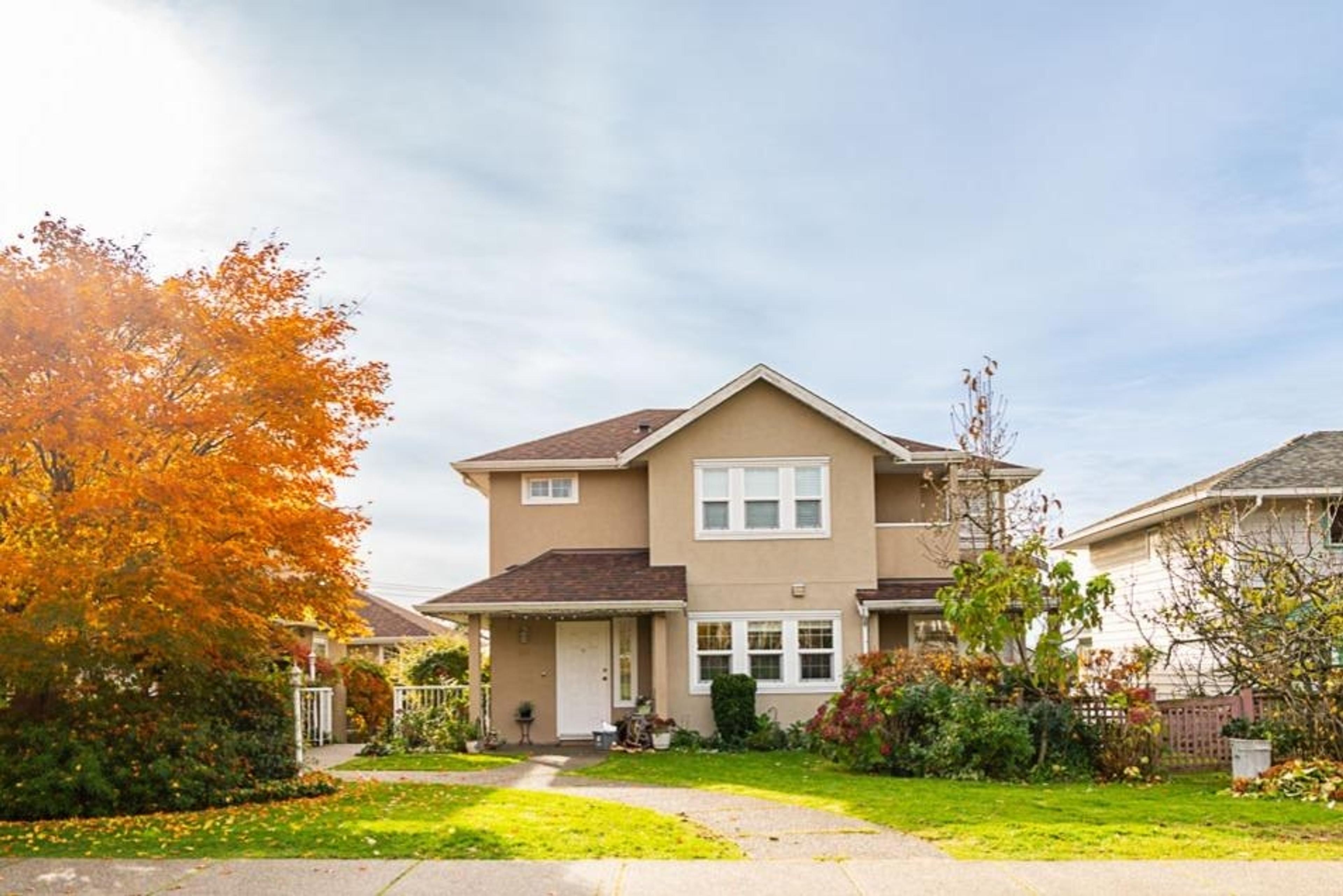 327 E Keith Road, North Vancouver - Exteriors - Photo 4