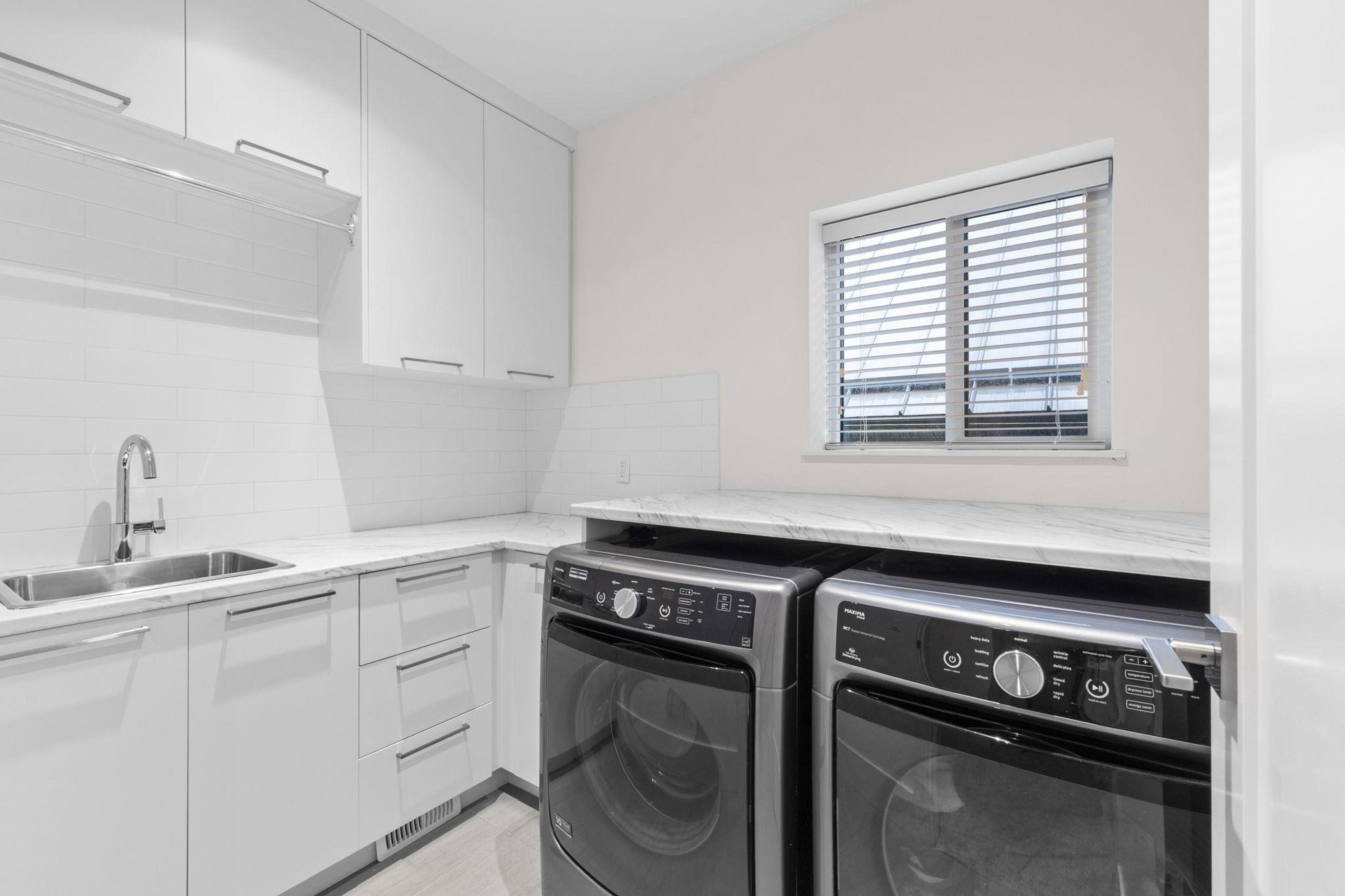 #22 3295 SUNNYSIDE ROAD - 23