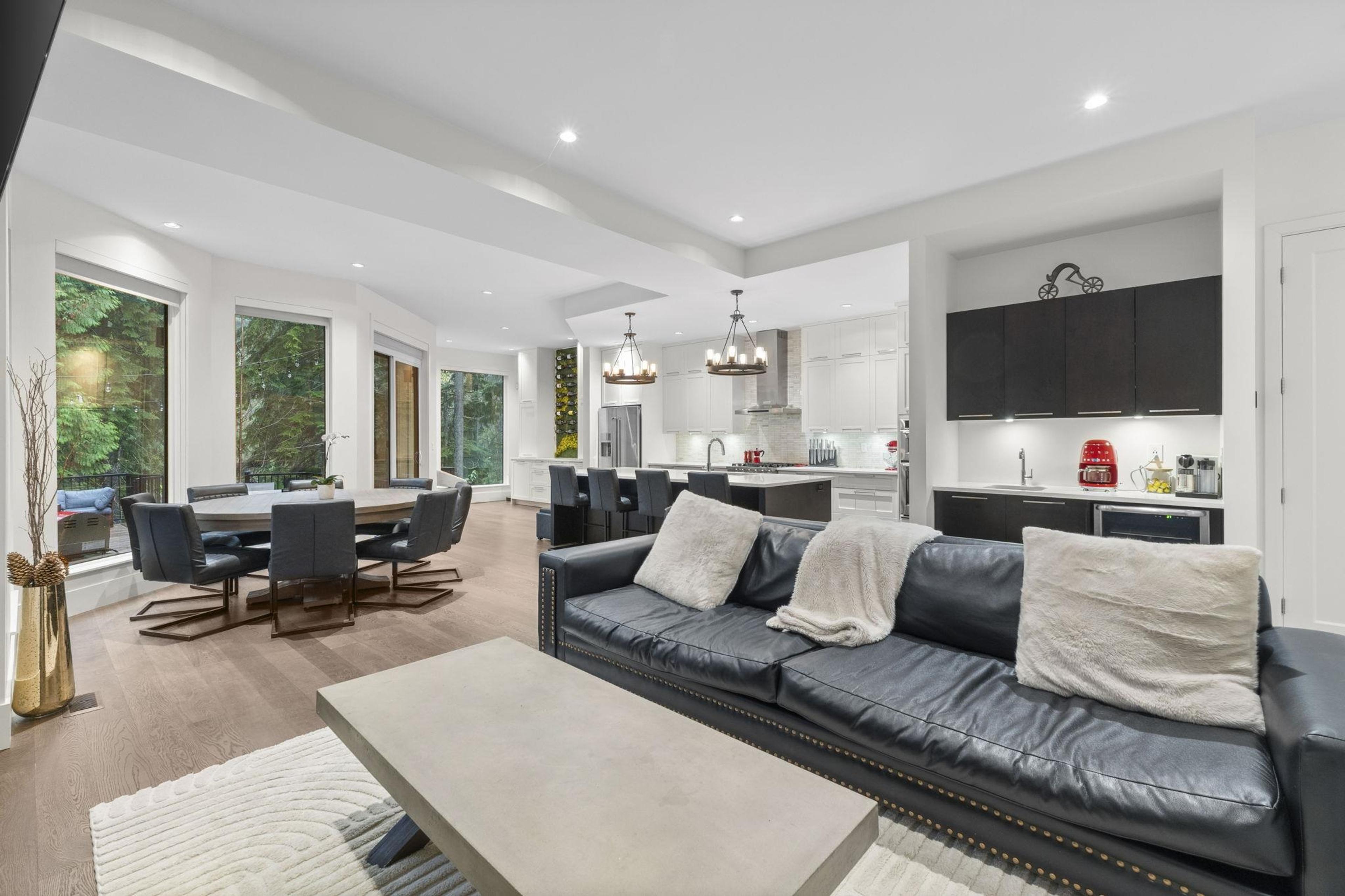 #22 3295 SUNNYSIDE ROAD - Image 2