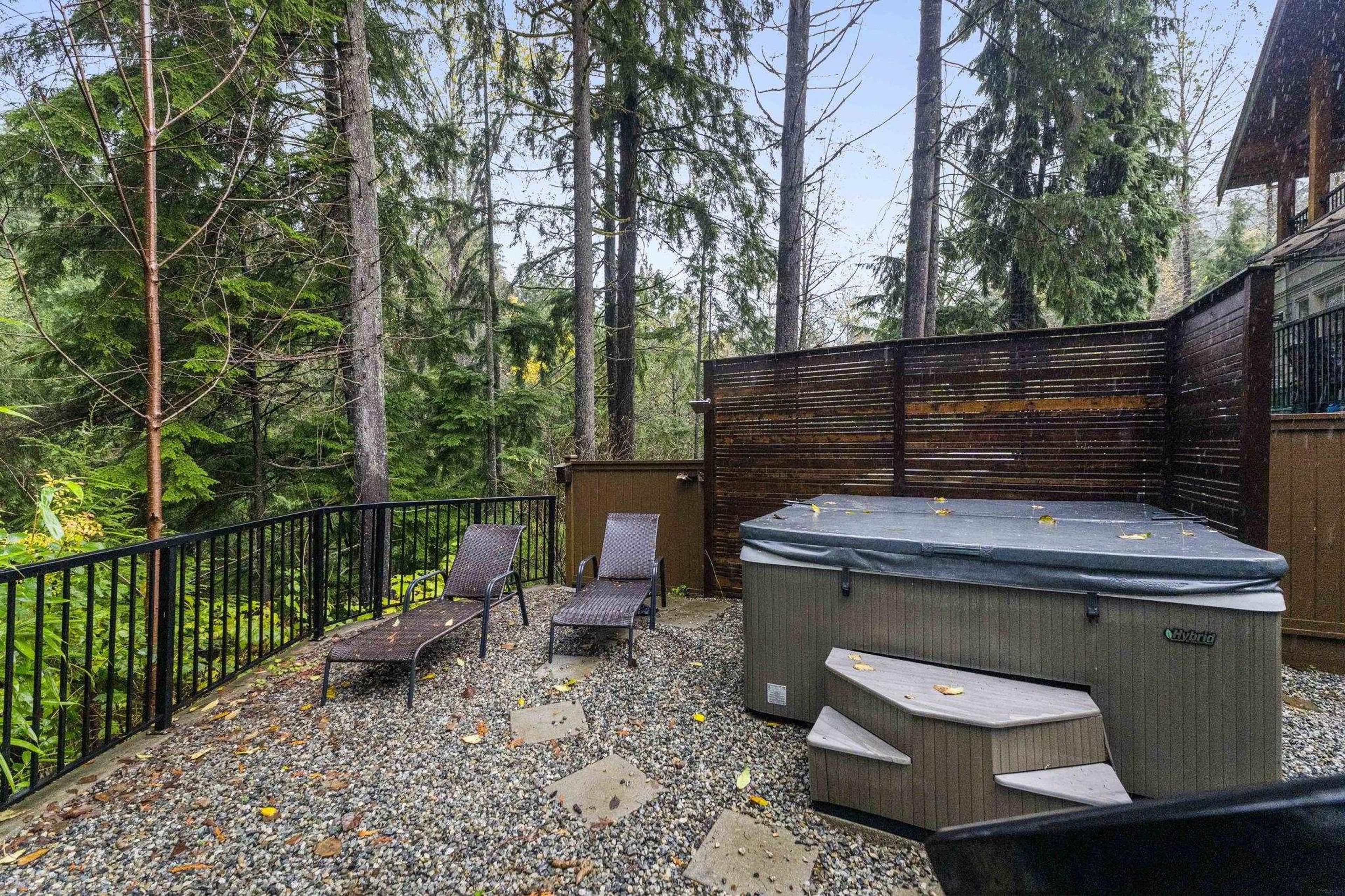 #22 3295 SUNNYSIDE ROAD - 34