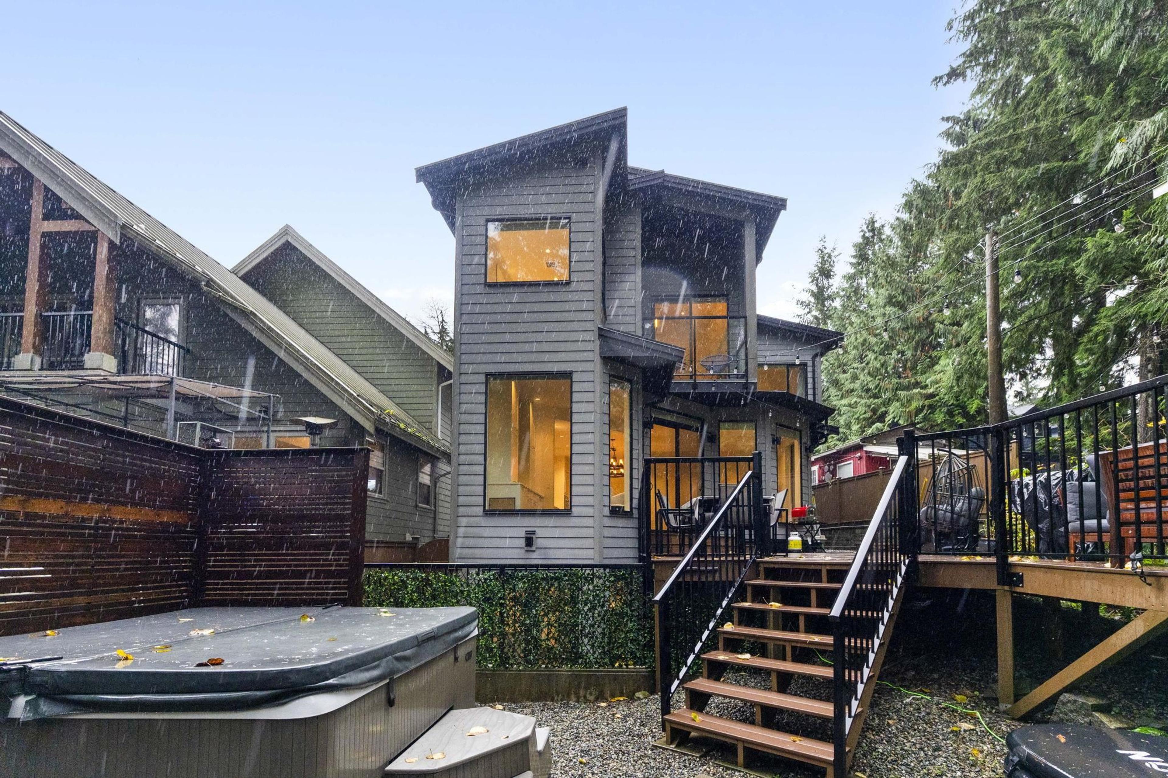 #22 3295 SUNNYSIDE ROAD - 35