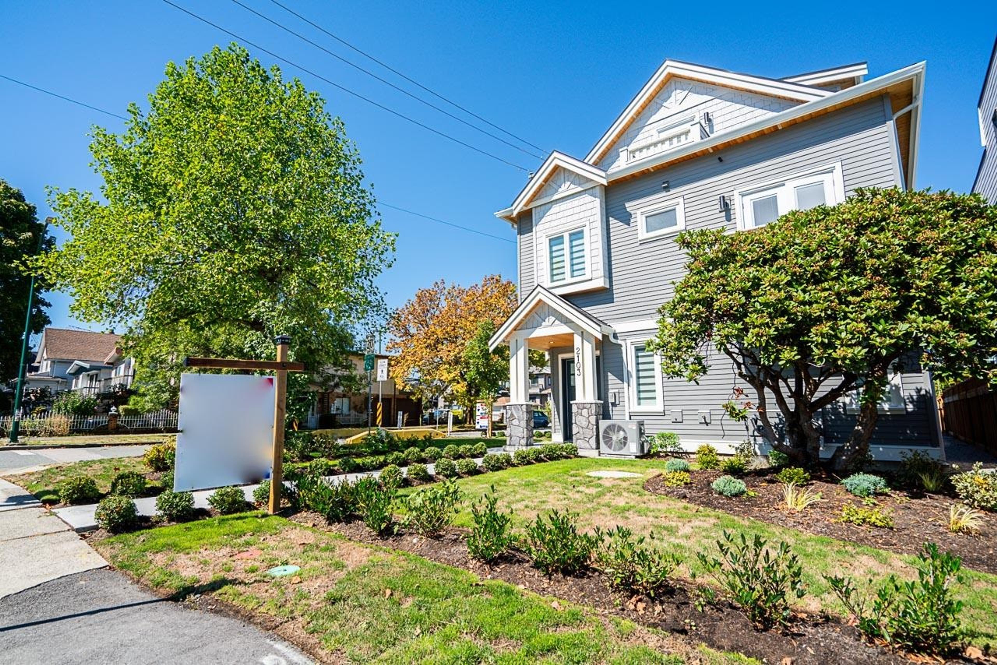 2105 E 33rd Avenue, Vancouver - Exteriors - Photo 4