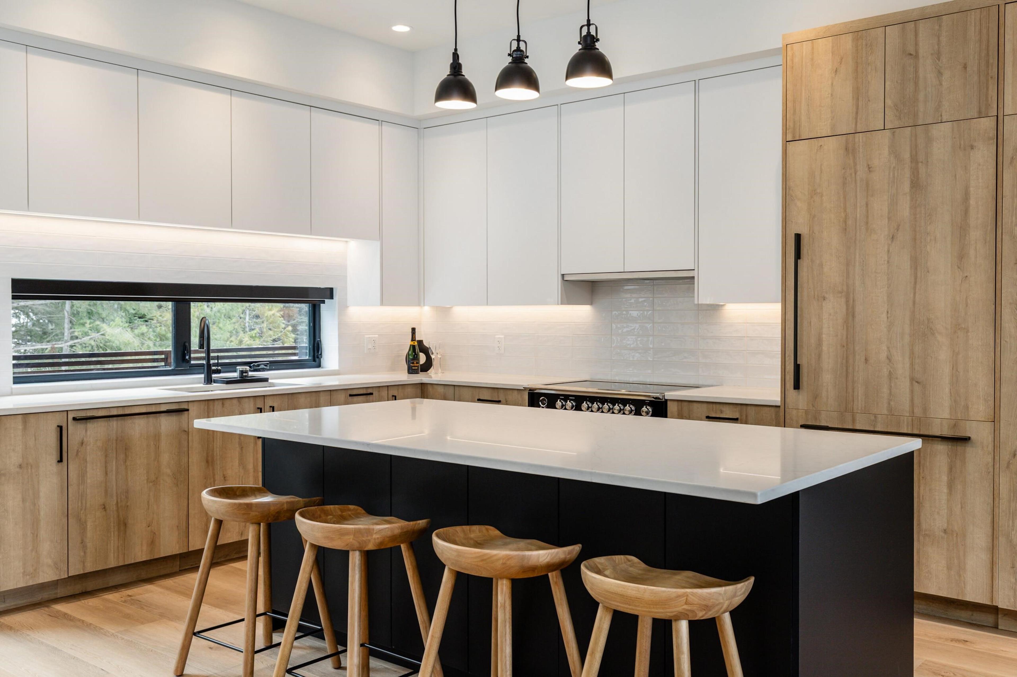 #15 2077 GARIBALDI WAY - Image 2