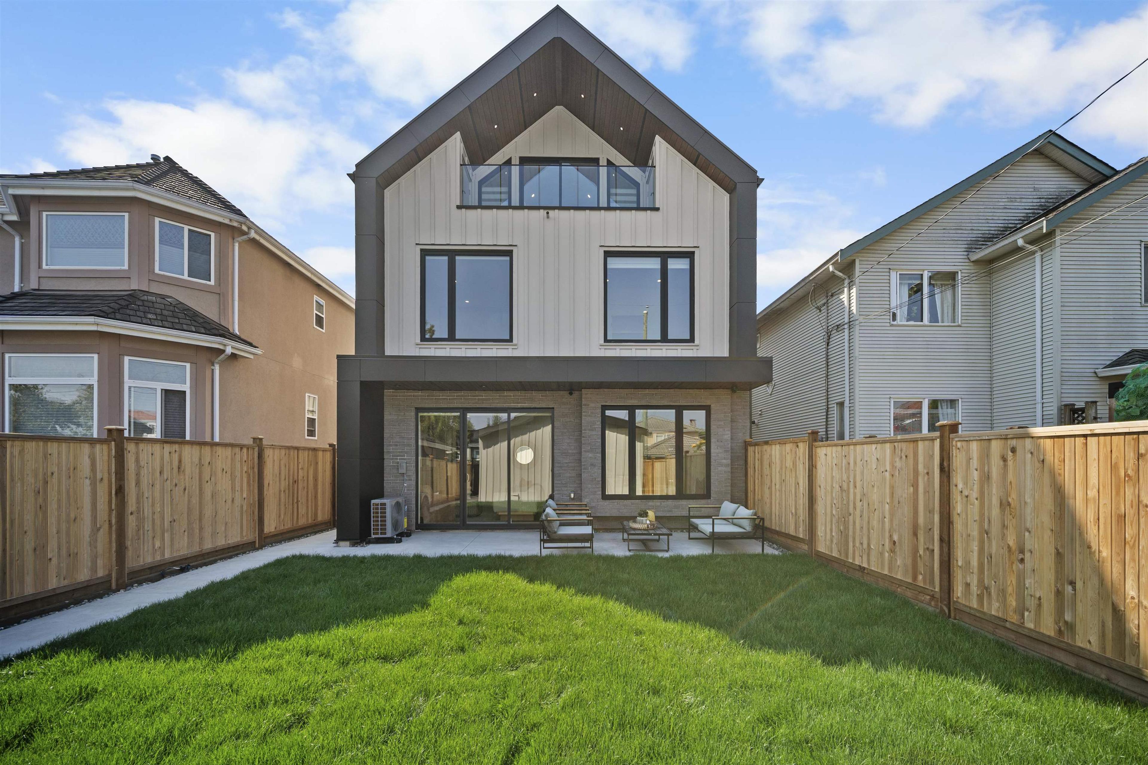 3563 E 25th Avenue, Vancouver - Outdoor Amenities - Garden / Yard/ Backyard/ Porch/ Deck - Photo 1