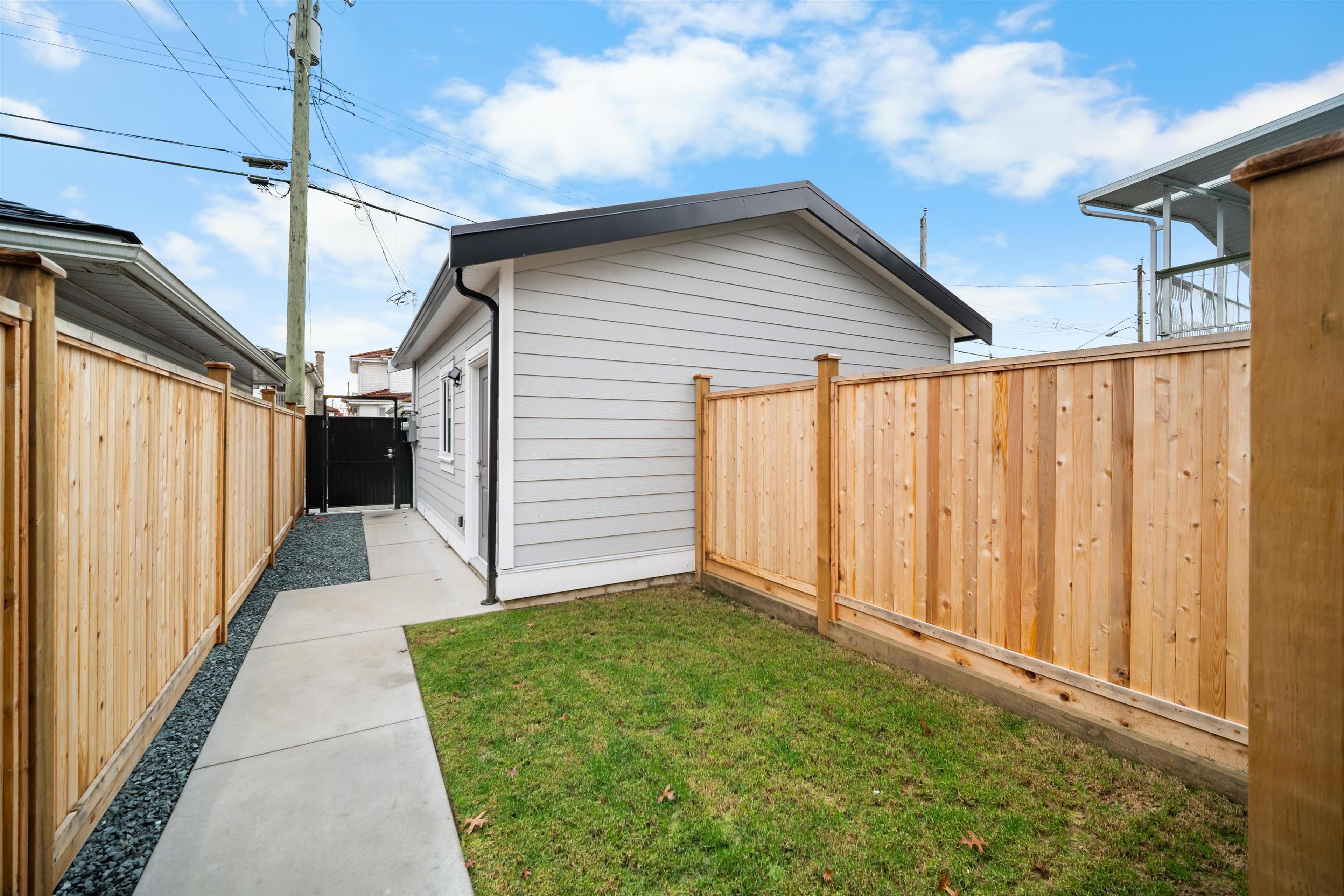 2076 E 50th Avenue, Vancouver - Outdoor Amenities - Garden / Yard/ Backyard/ Porch/ Deck - Photo 1