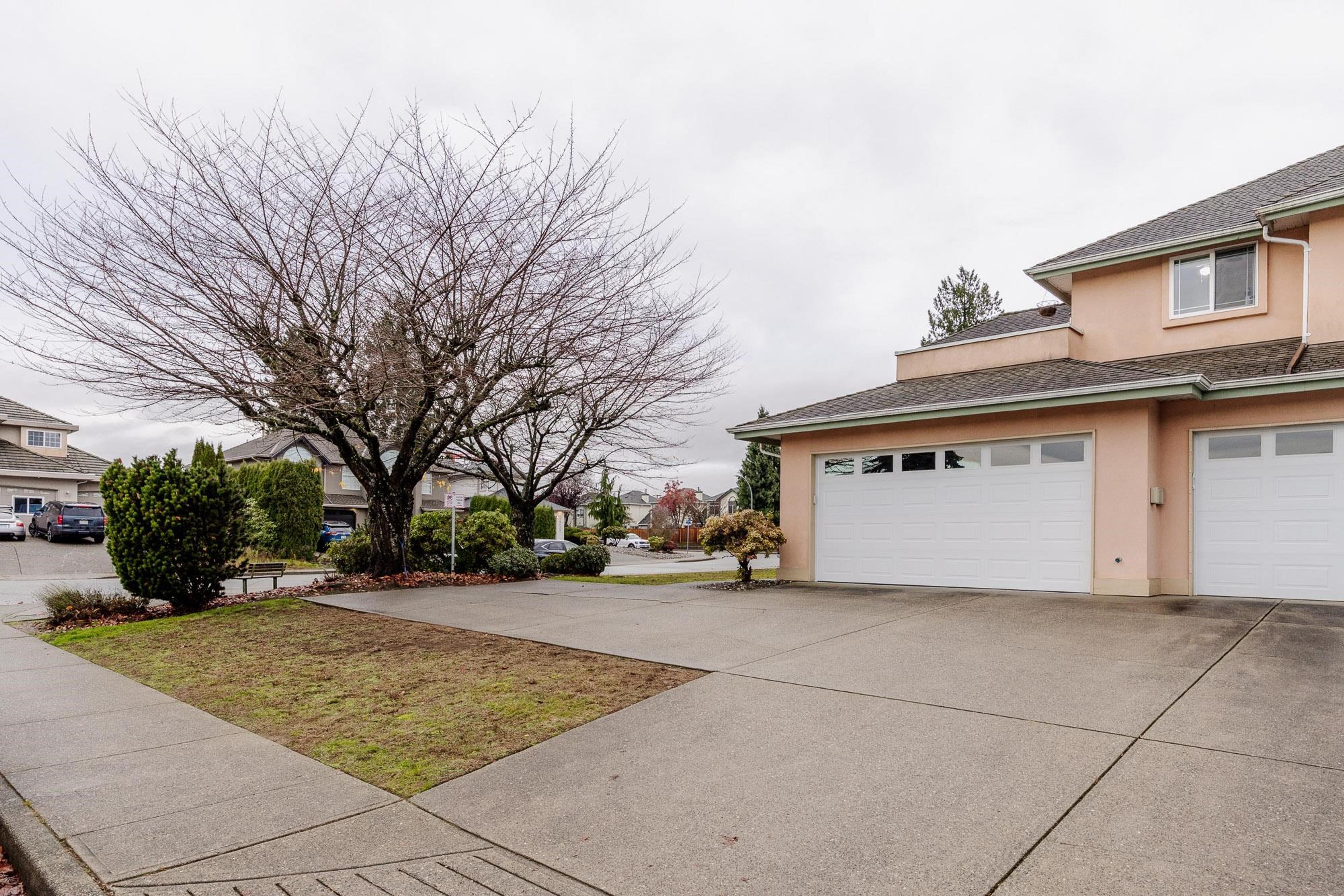 19044 118b Avenue, Pitt Meadows - Exteriors - Photo 2