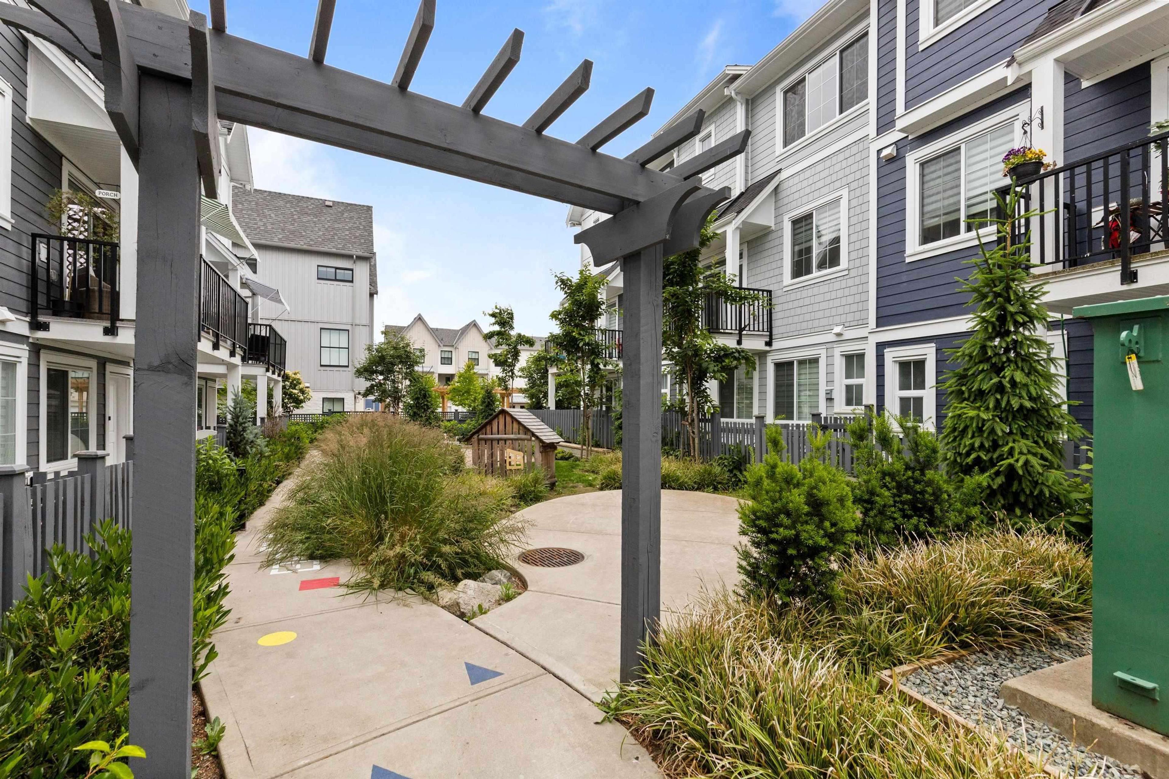 20321 80 Avenue, Langley - Exteriors - Photo 3