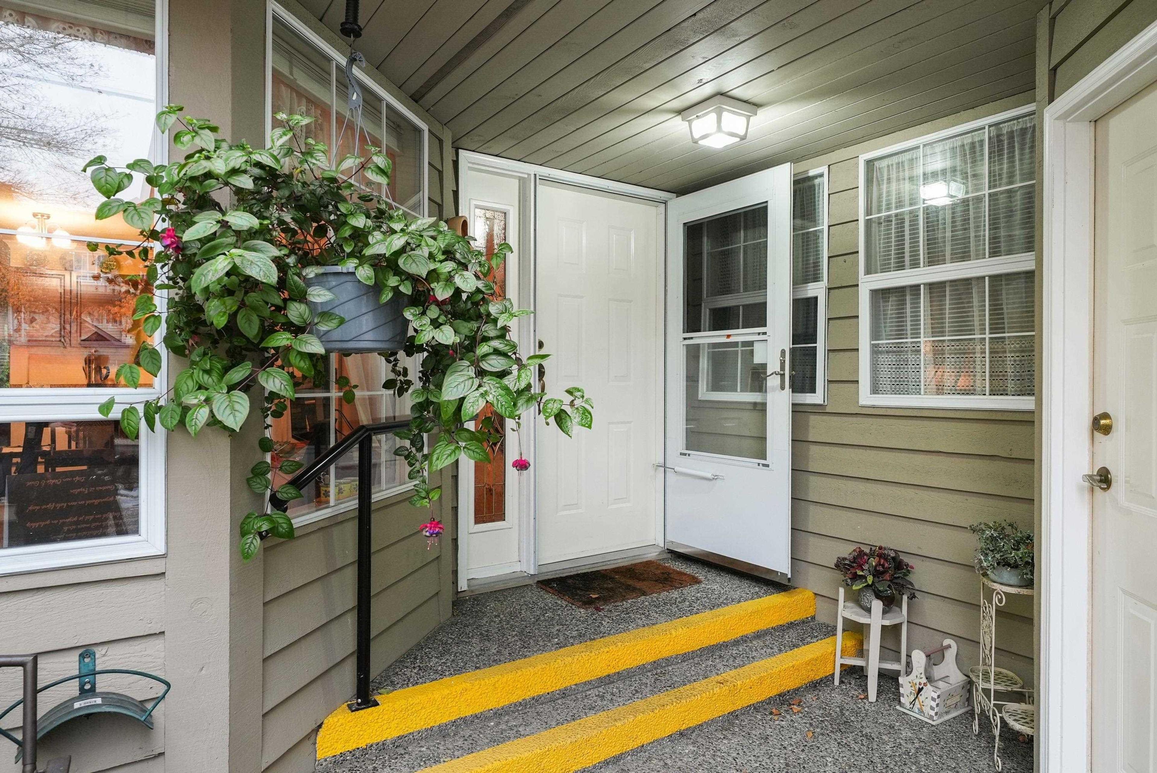 21848 50 Avenue, Langley - Exteriors - Photo 9