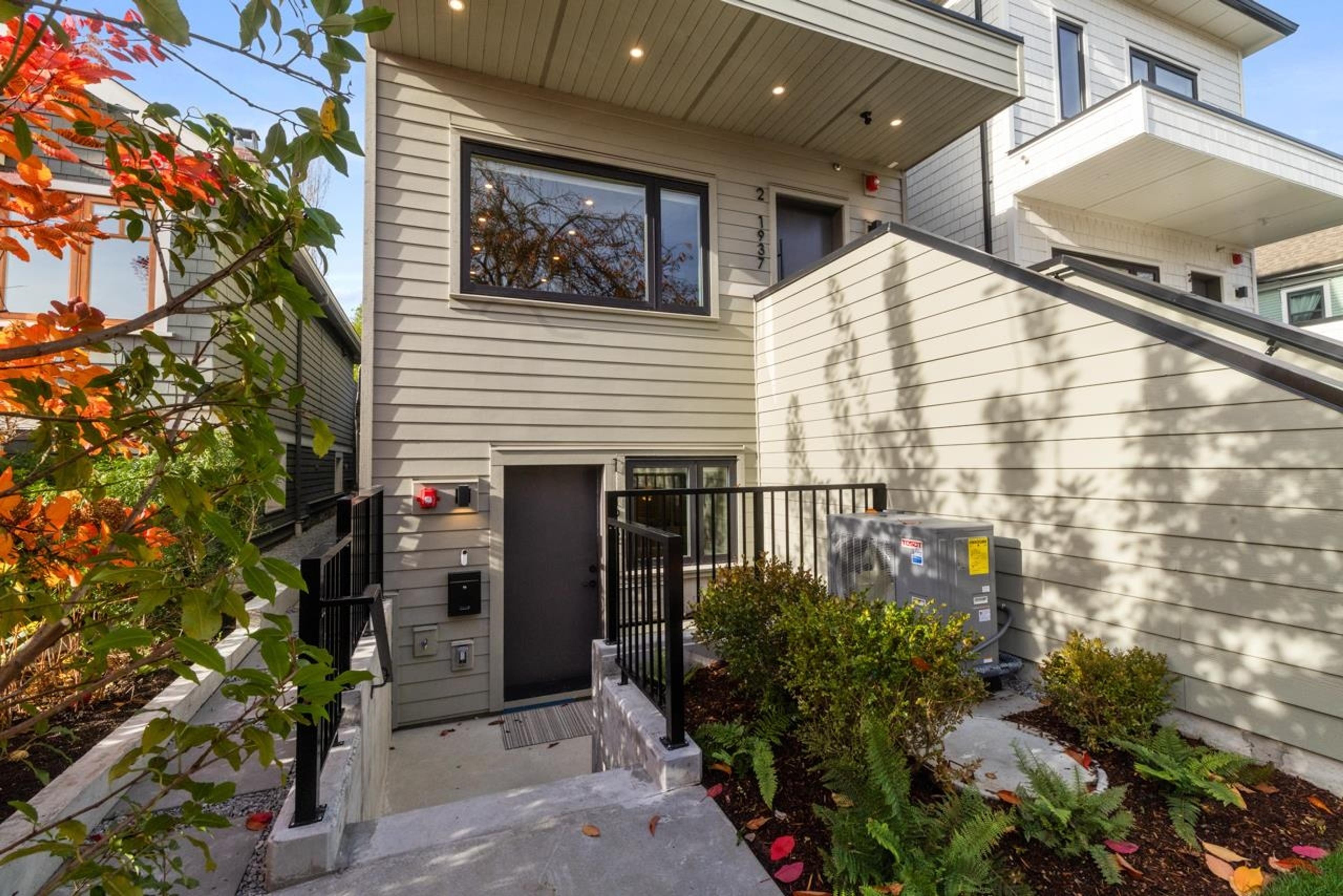 1937 Templeton Drive, Vancouver - Exteriors - Photo 2