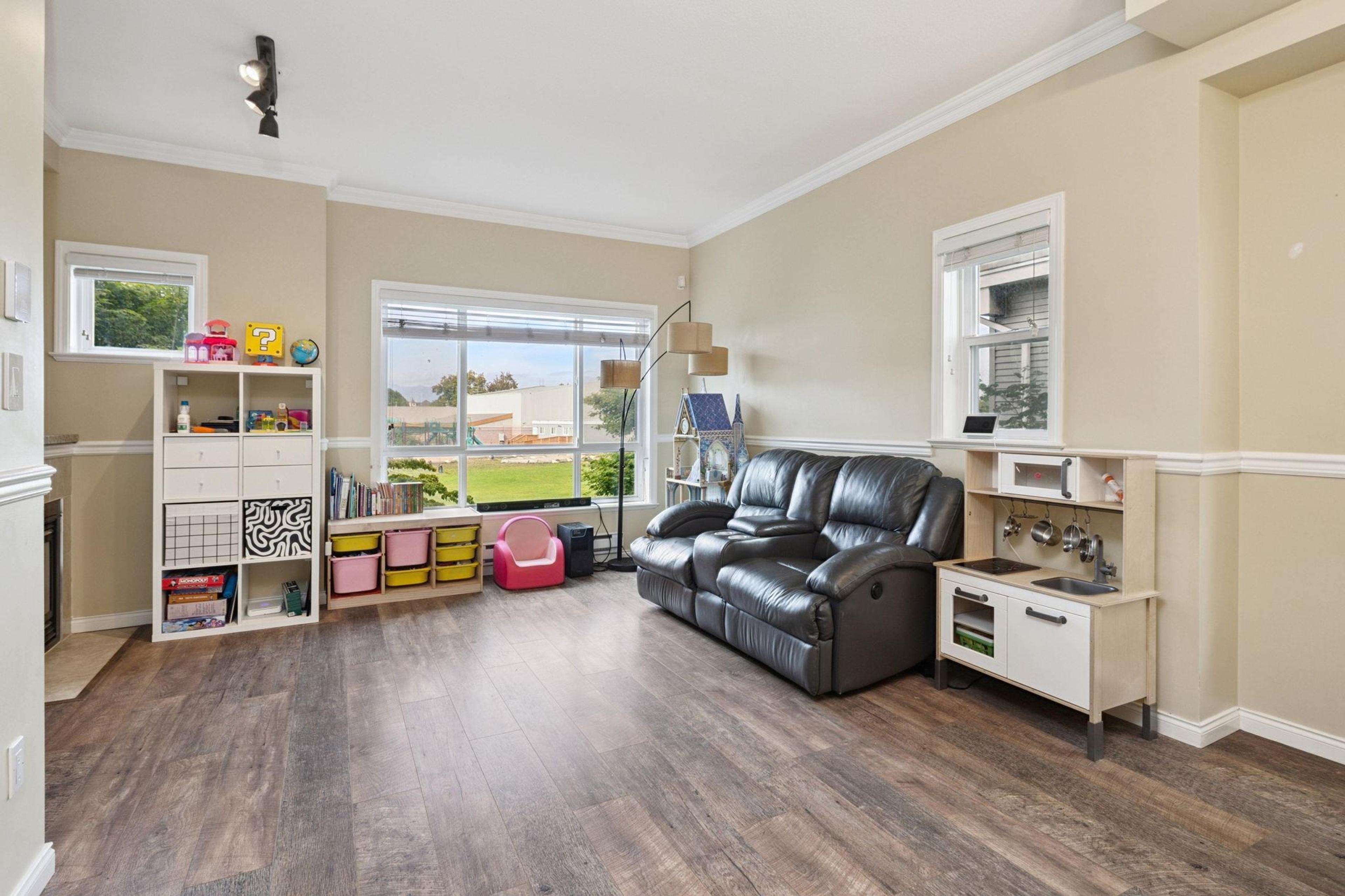 #16 9451 GRANVILLE AVENUE - 6