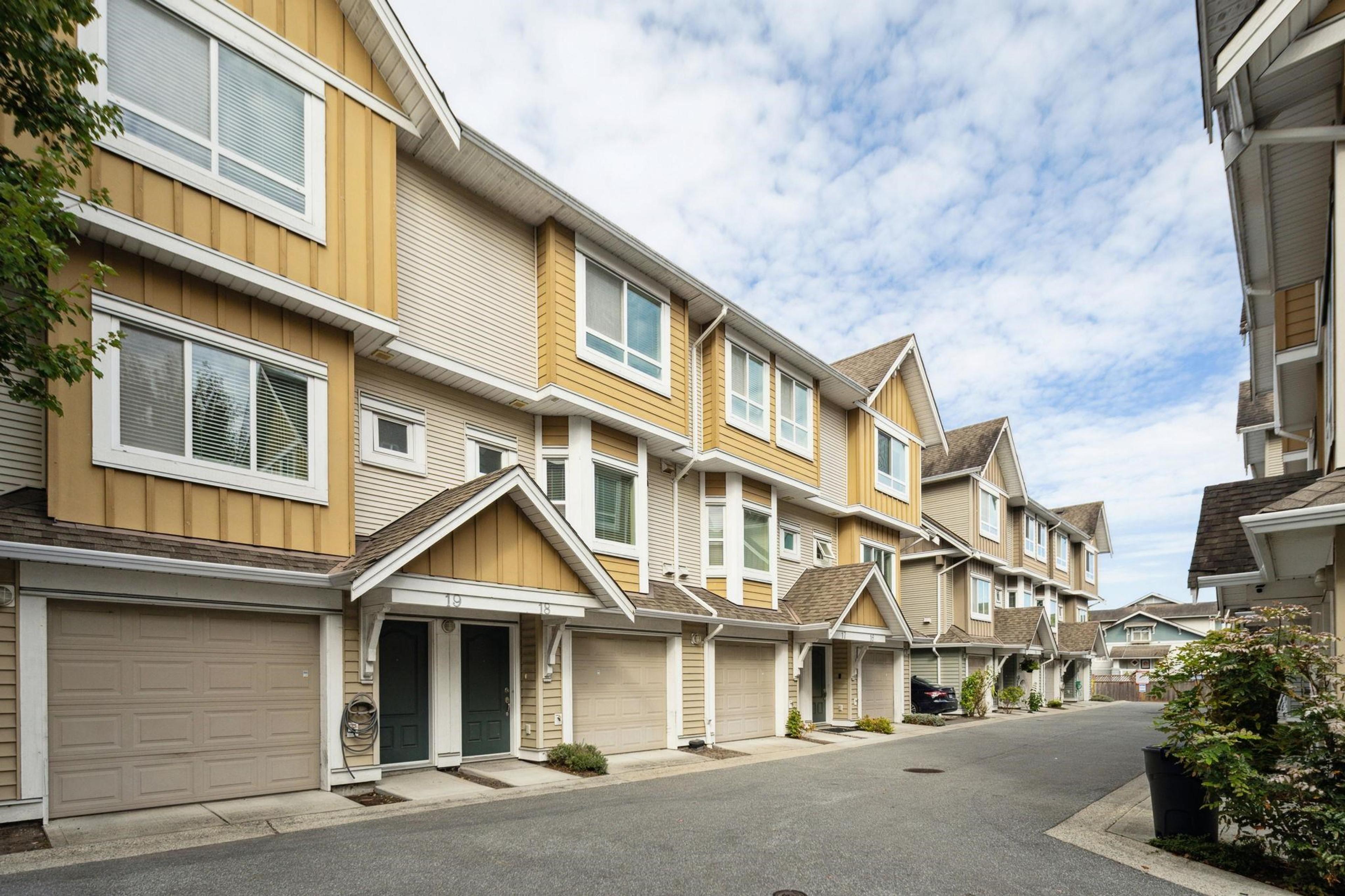 #16 9451 GRANVILLE AVENUE - Image 3