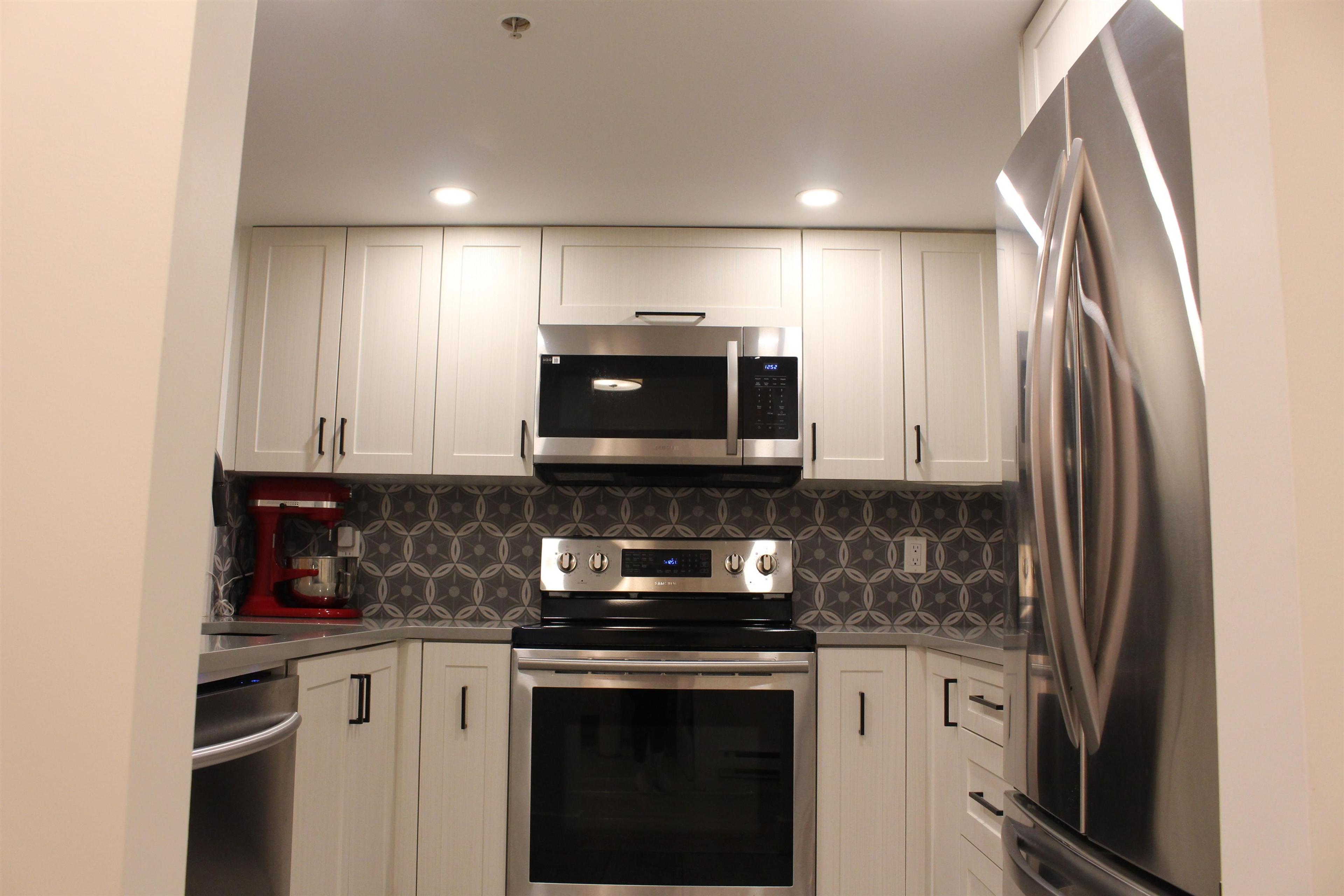 #101 525 AGNES STREET - 8