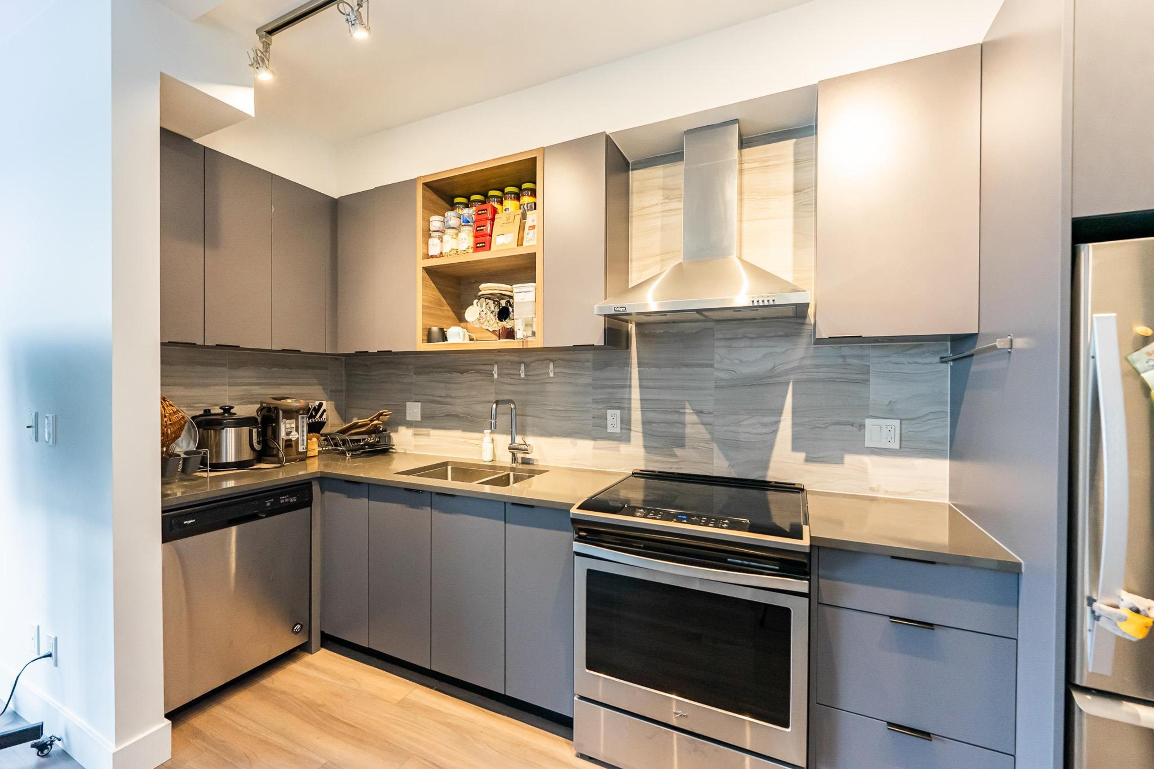 #PH35 5355 LANE STREET - 8