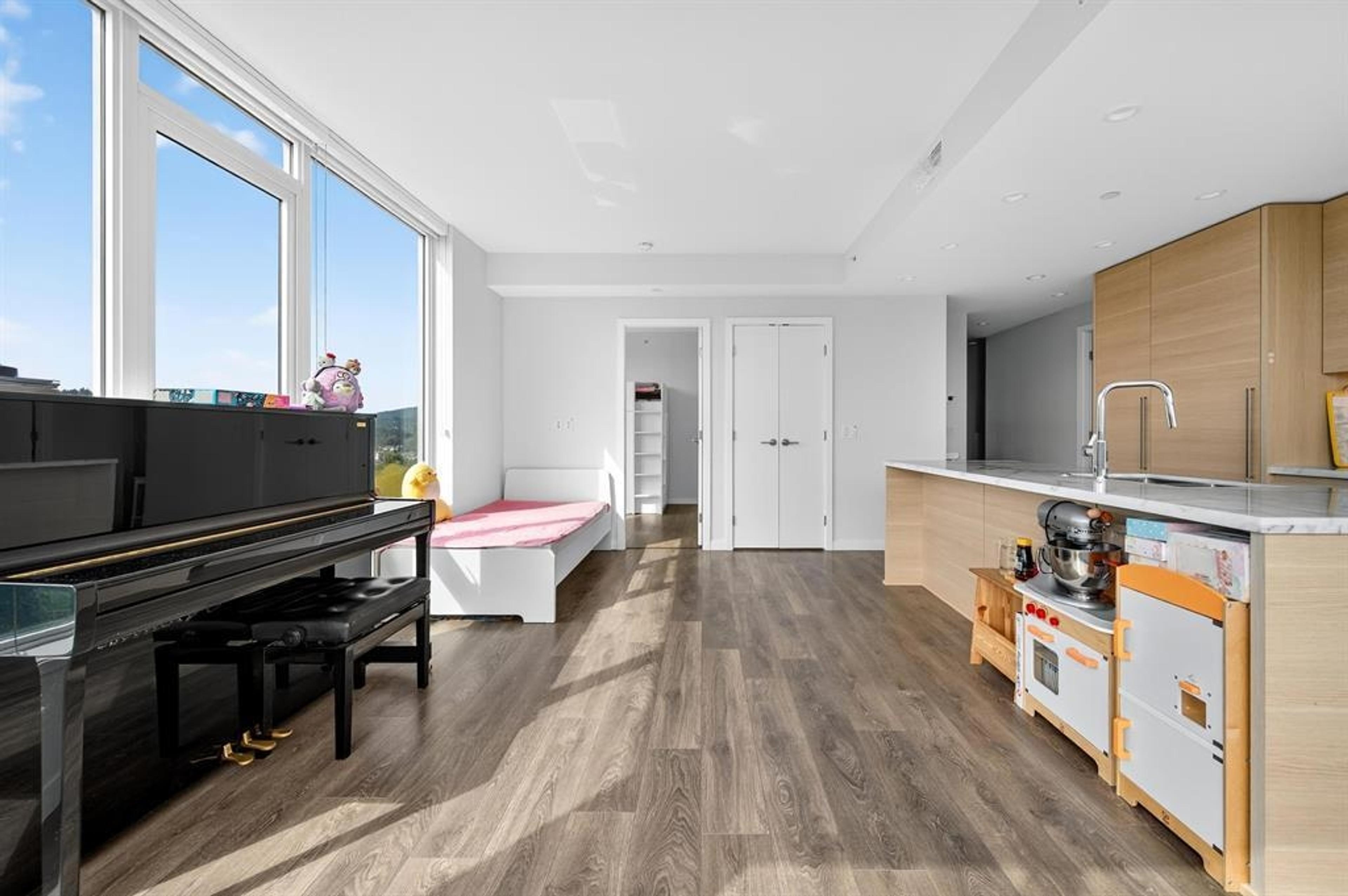 #1804 308 MORRISSEY ROAD - 13