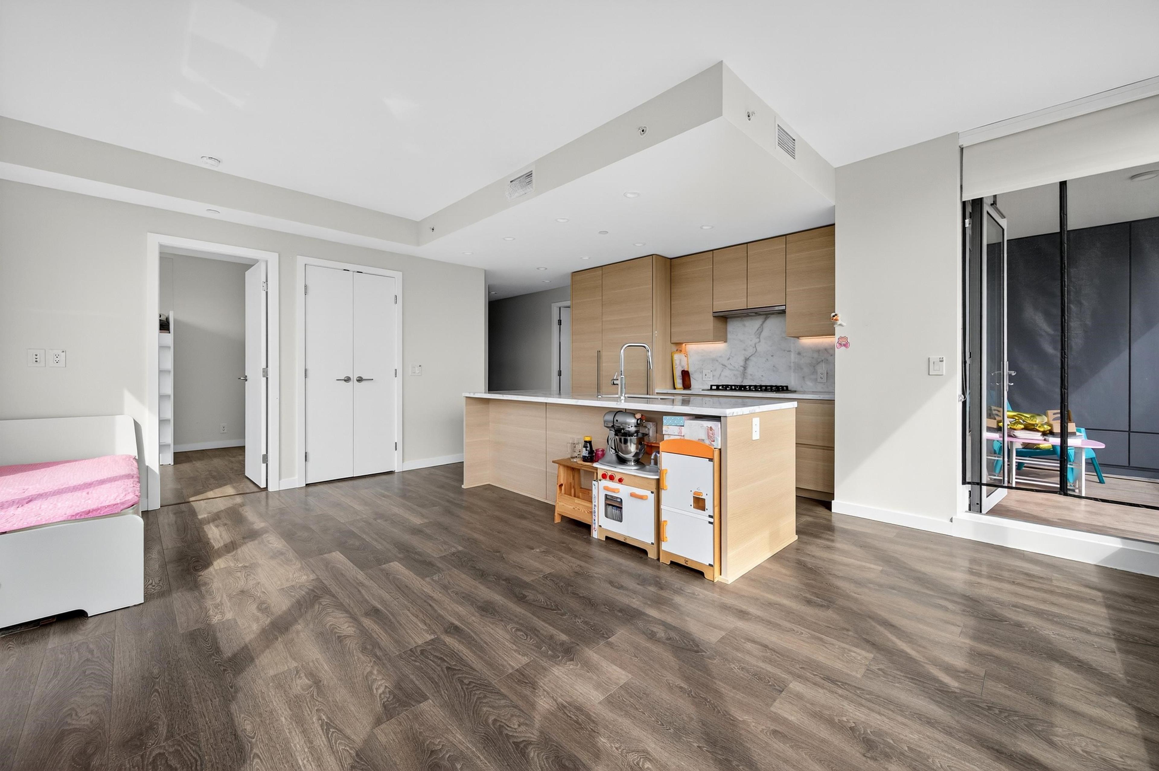 #1804 308 MORRISSEY ROAD - 12