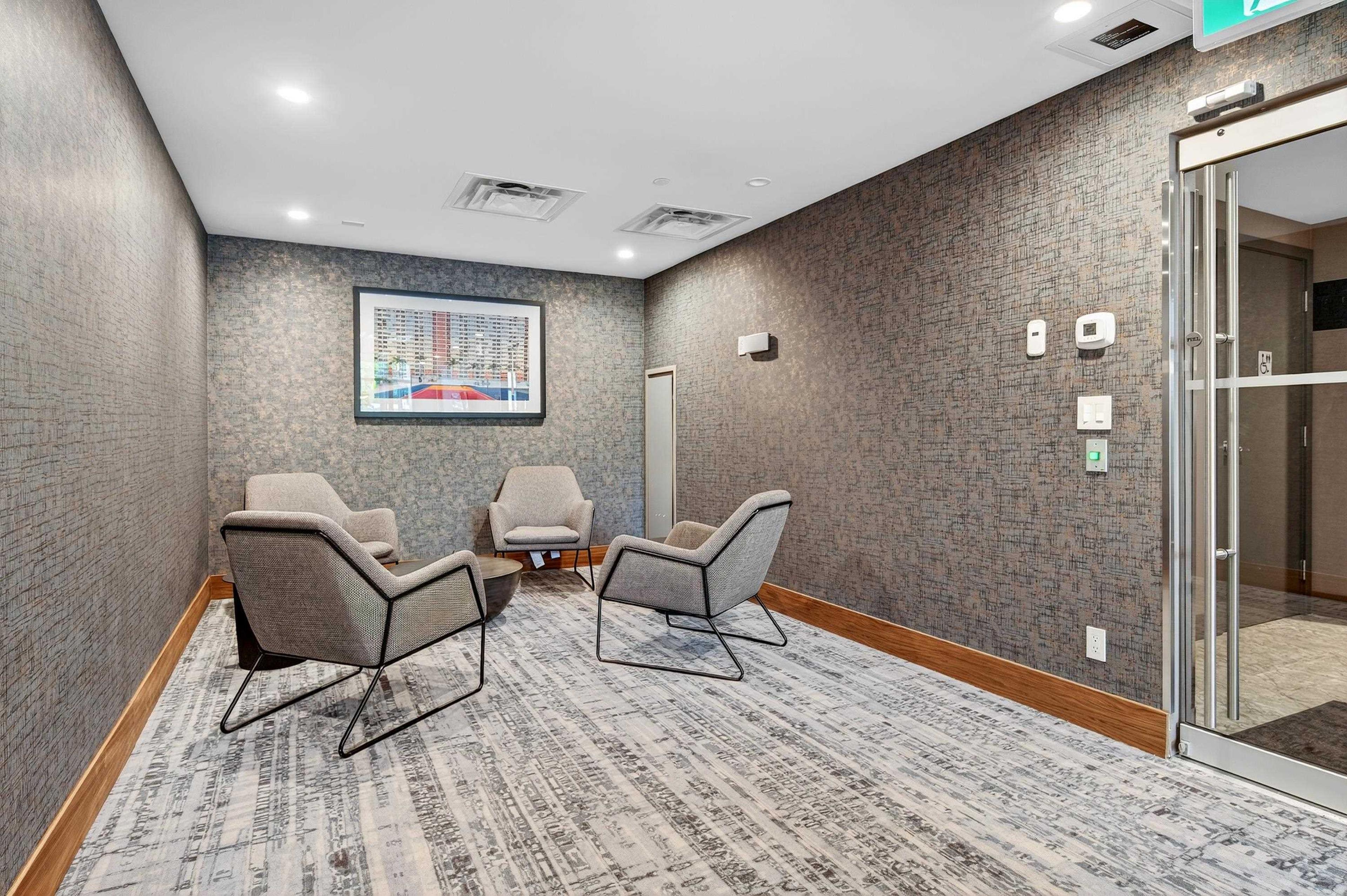 #1804 308 MORRISSEY ROAD - 33