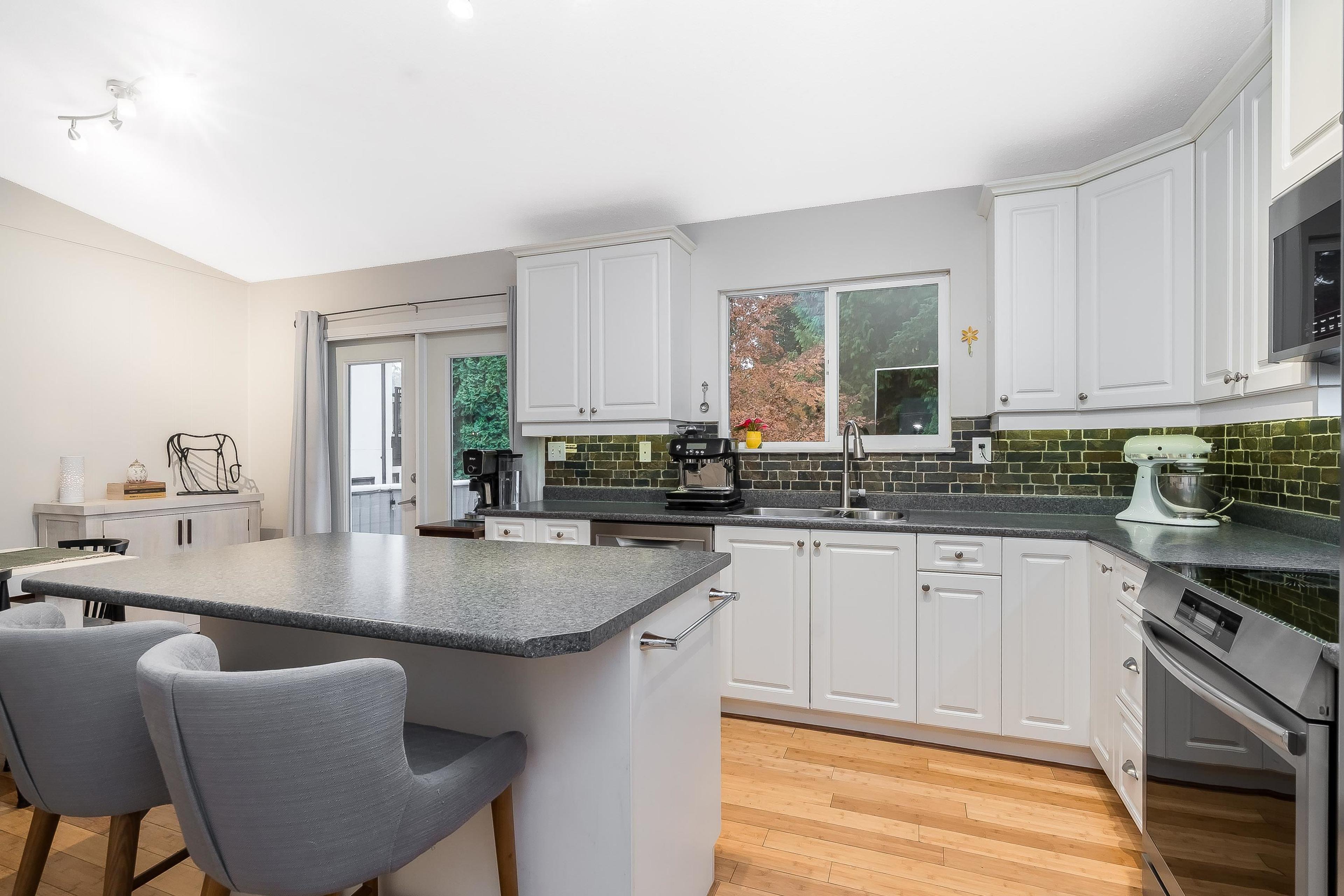 20738 38A AVENUE - 11